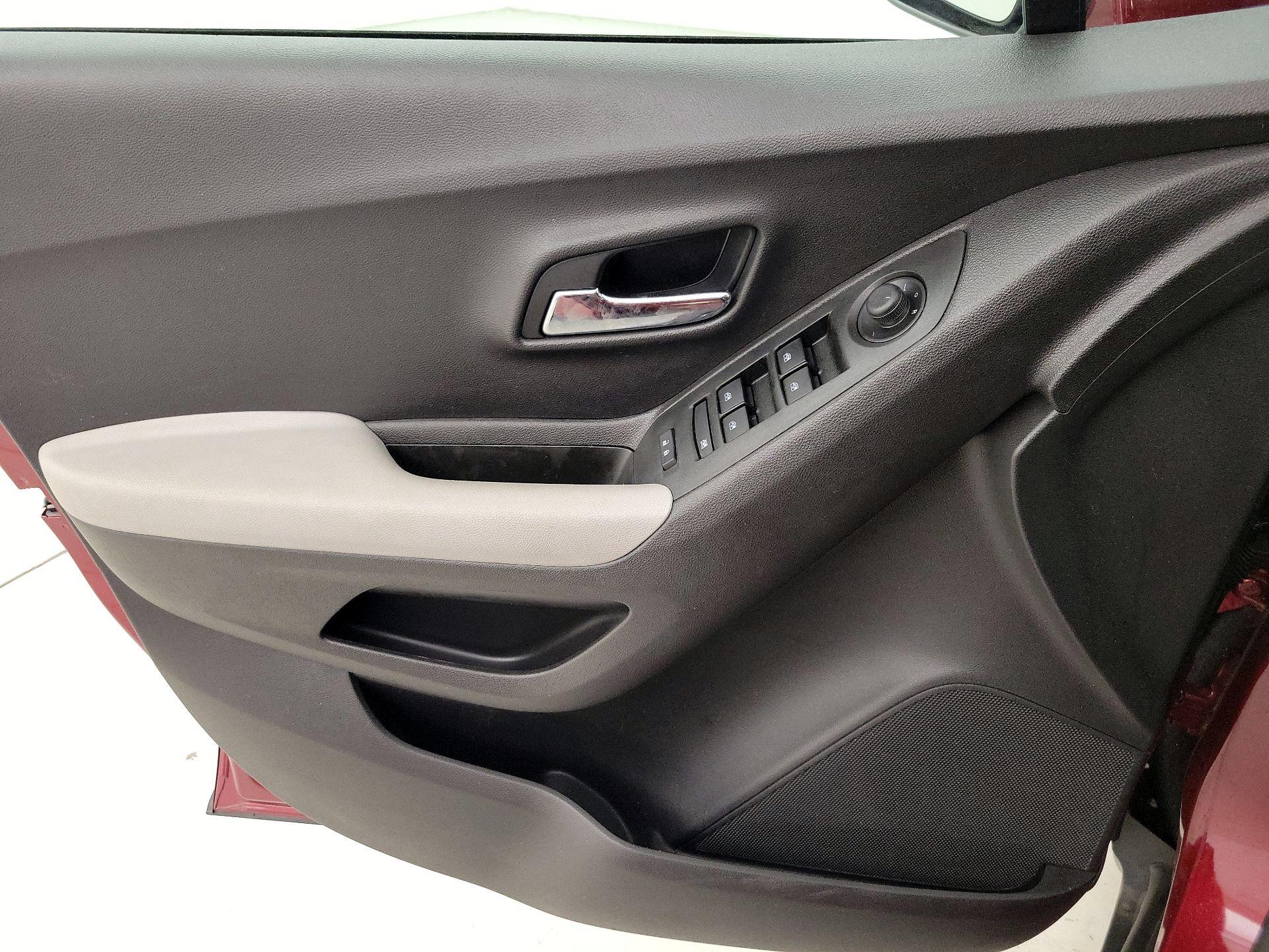 Thumbnail: 2020 Chevrolet Trax - 12