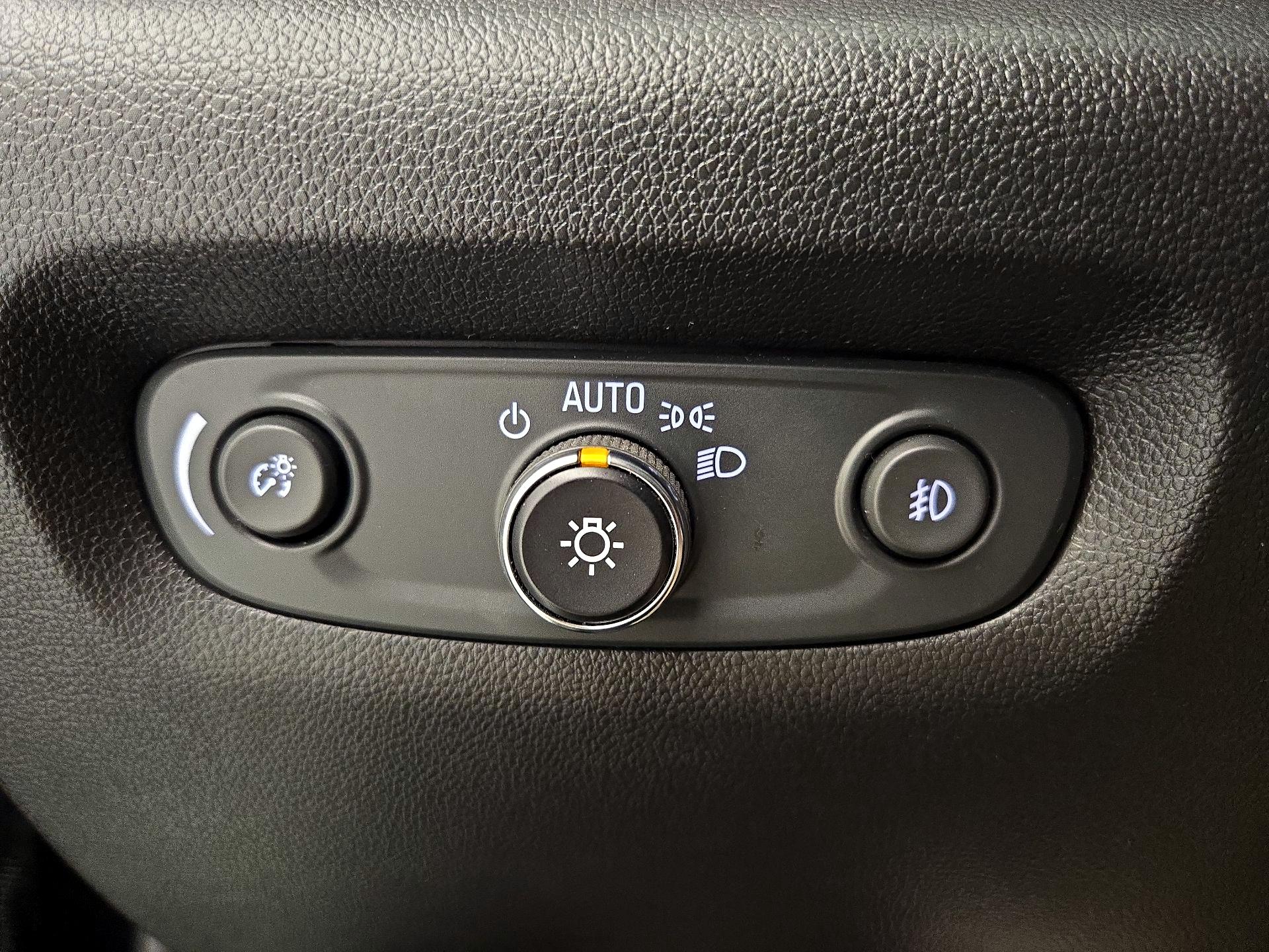 Thumbnail: 2021 Chevrolet Traverse - 13