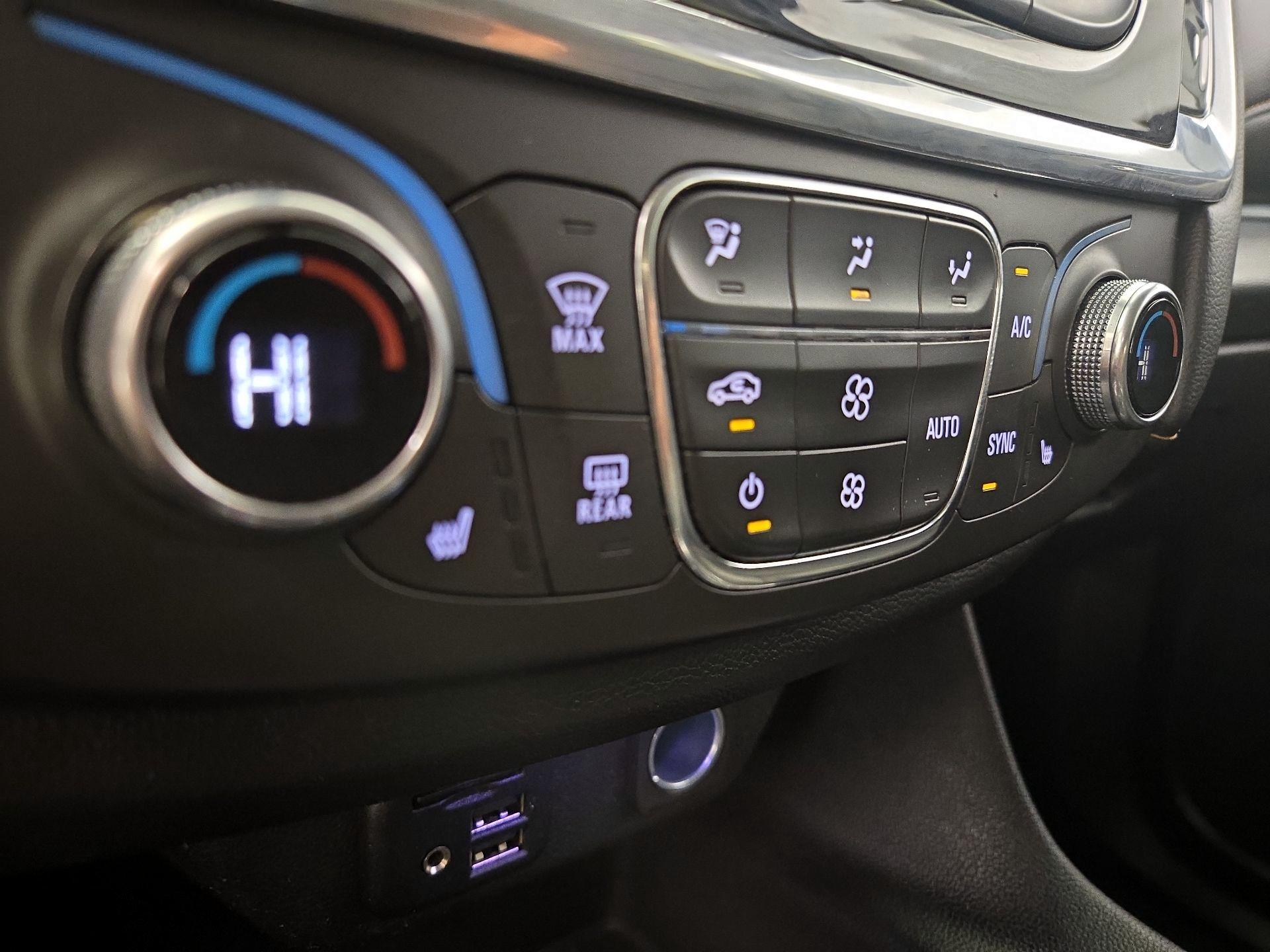 Thumbnail: 2021 Chevrolet Traverse - 17