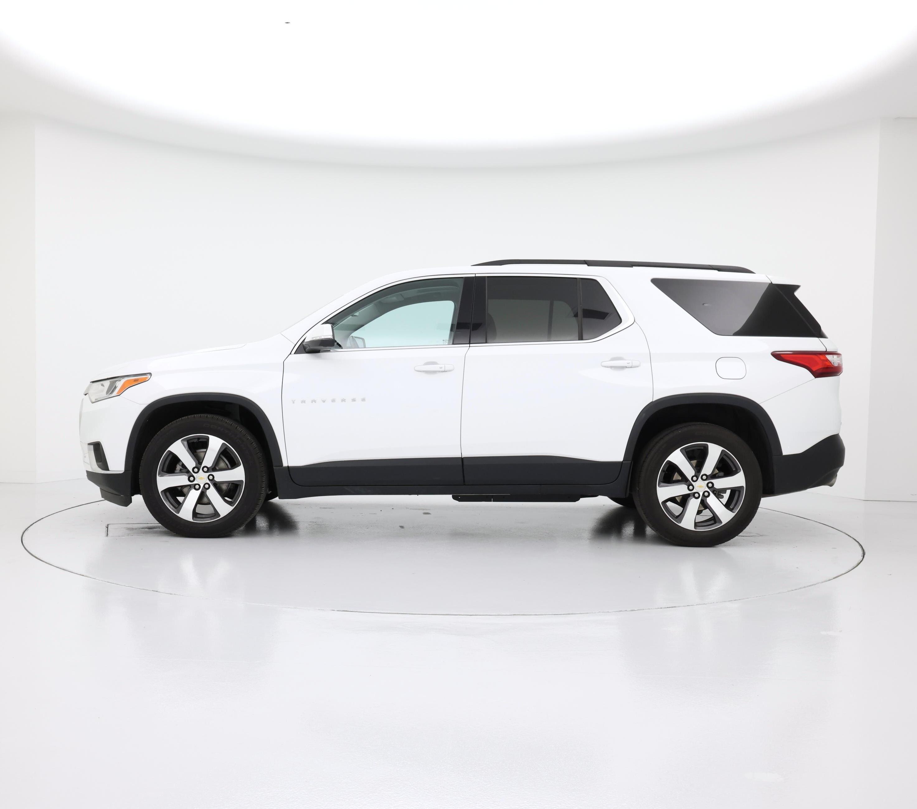 Thumbnail: 2021 Chevrolet Traverse - 3