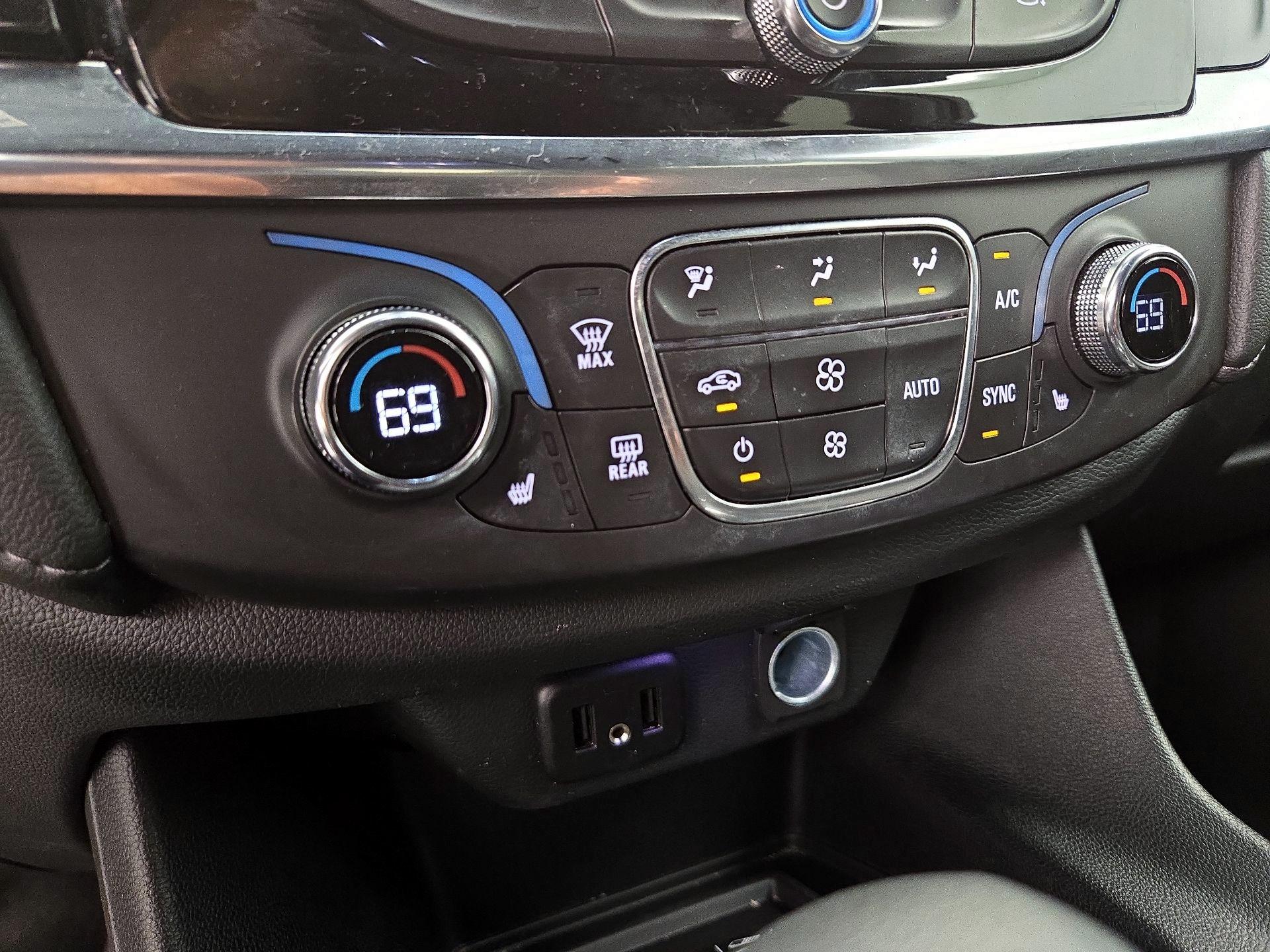 Thumbnail: 2023 Chevrolet Traverse - 16