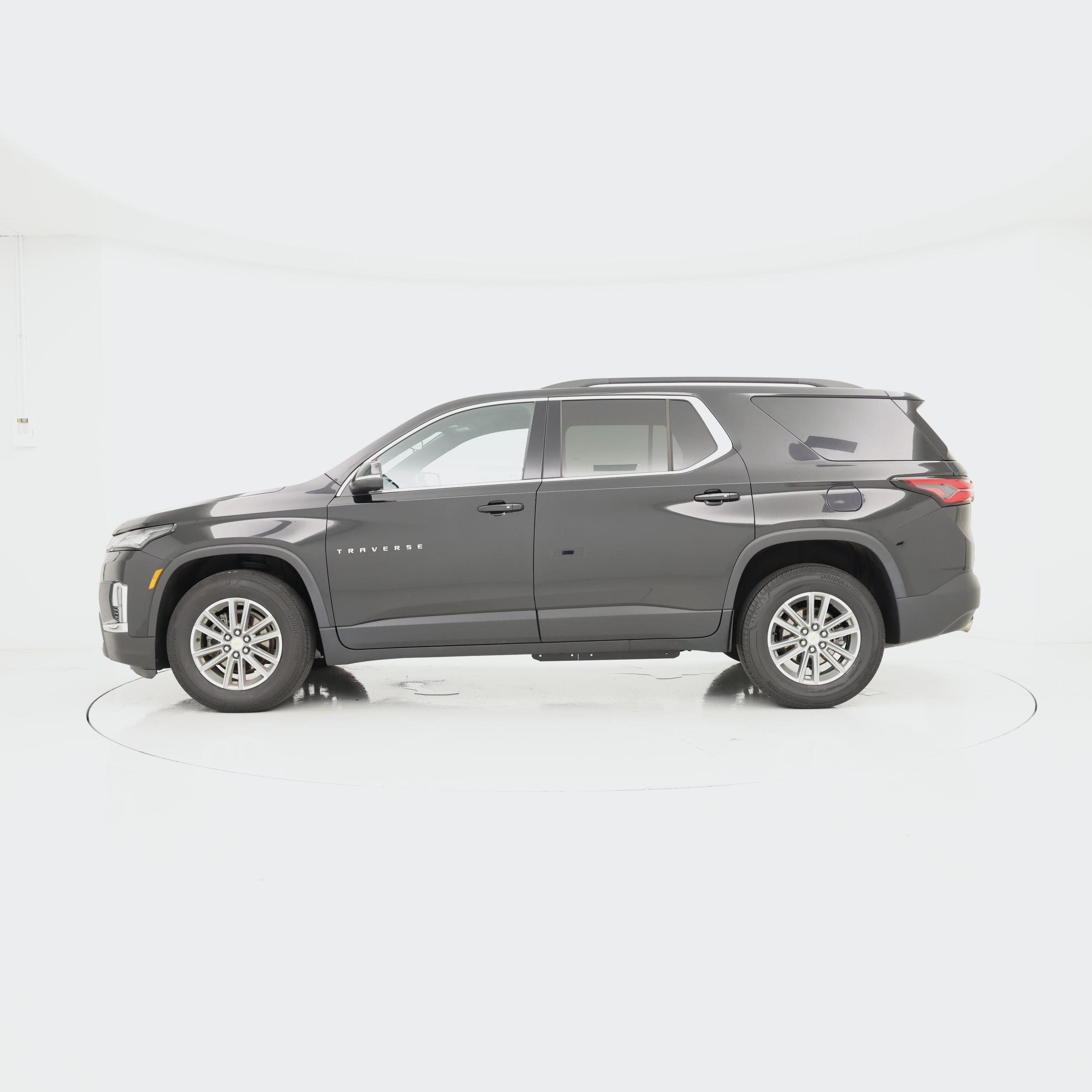 Thumbnail: 2023 Chevrolet Traverse - 3