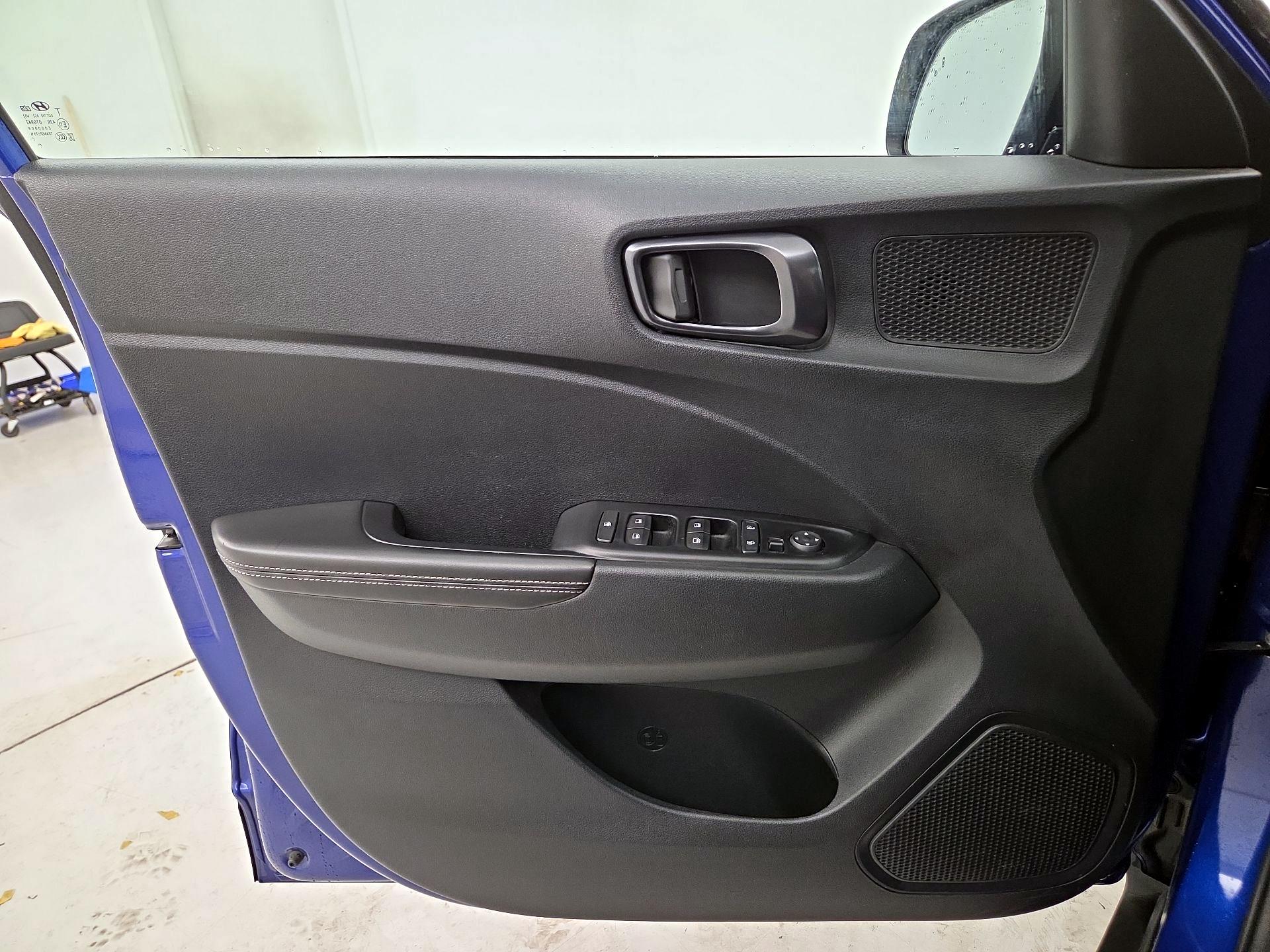 Thumbnail: 2023 Hyundai Venue - 12