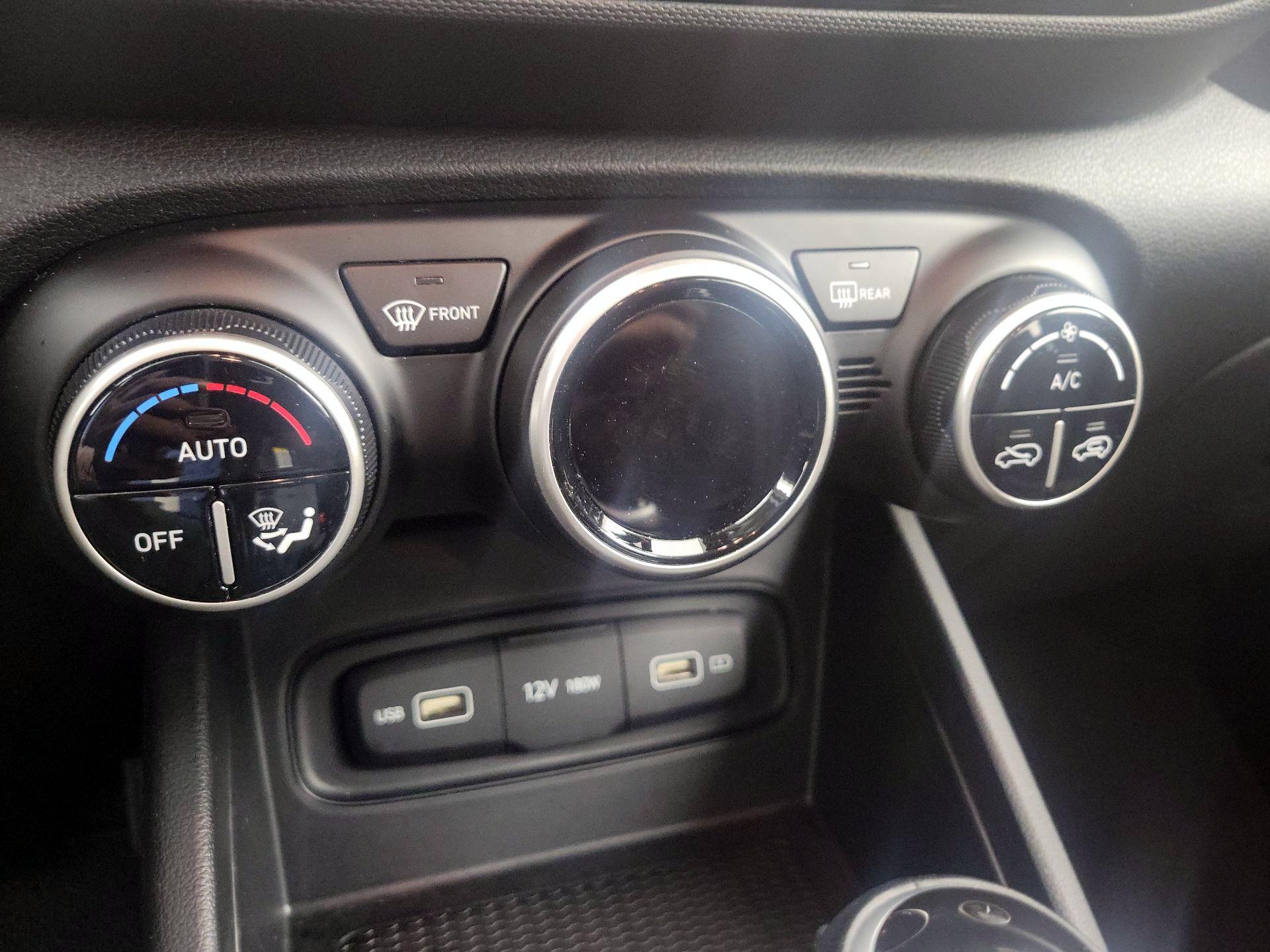 Thumbnail: 2022 Hyundai Venue - 16