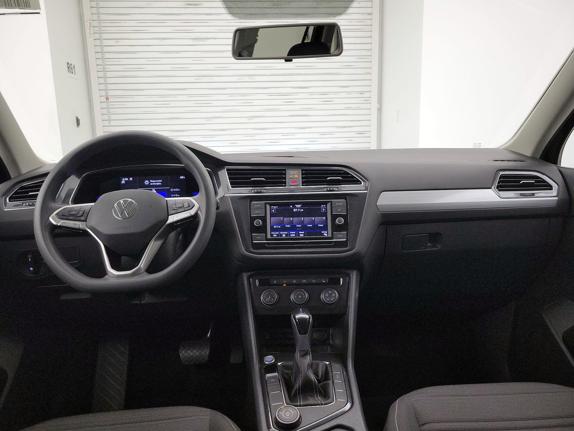 Thumbnail: 2022 Volkswagen Tiguan - 9