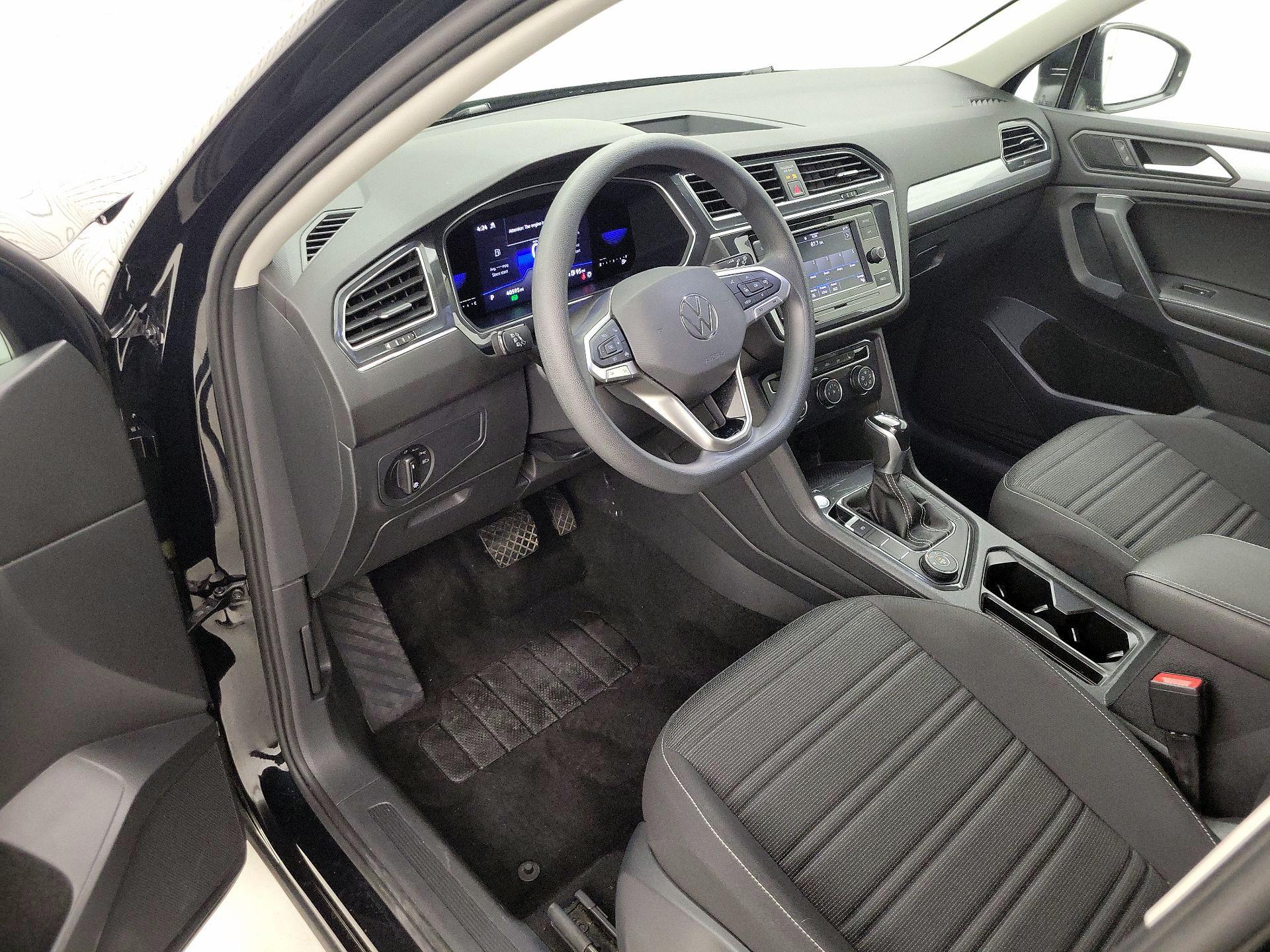 Thumbnail: 2022 Volkswagen Tiguan - 11