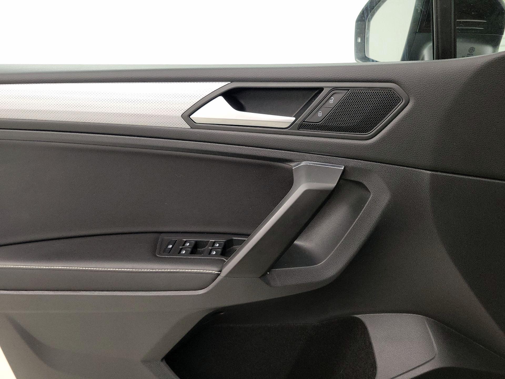 Thumbnail: 2022 Volkswagen Tiguan - 12