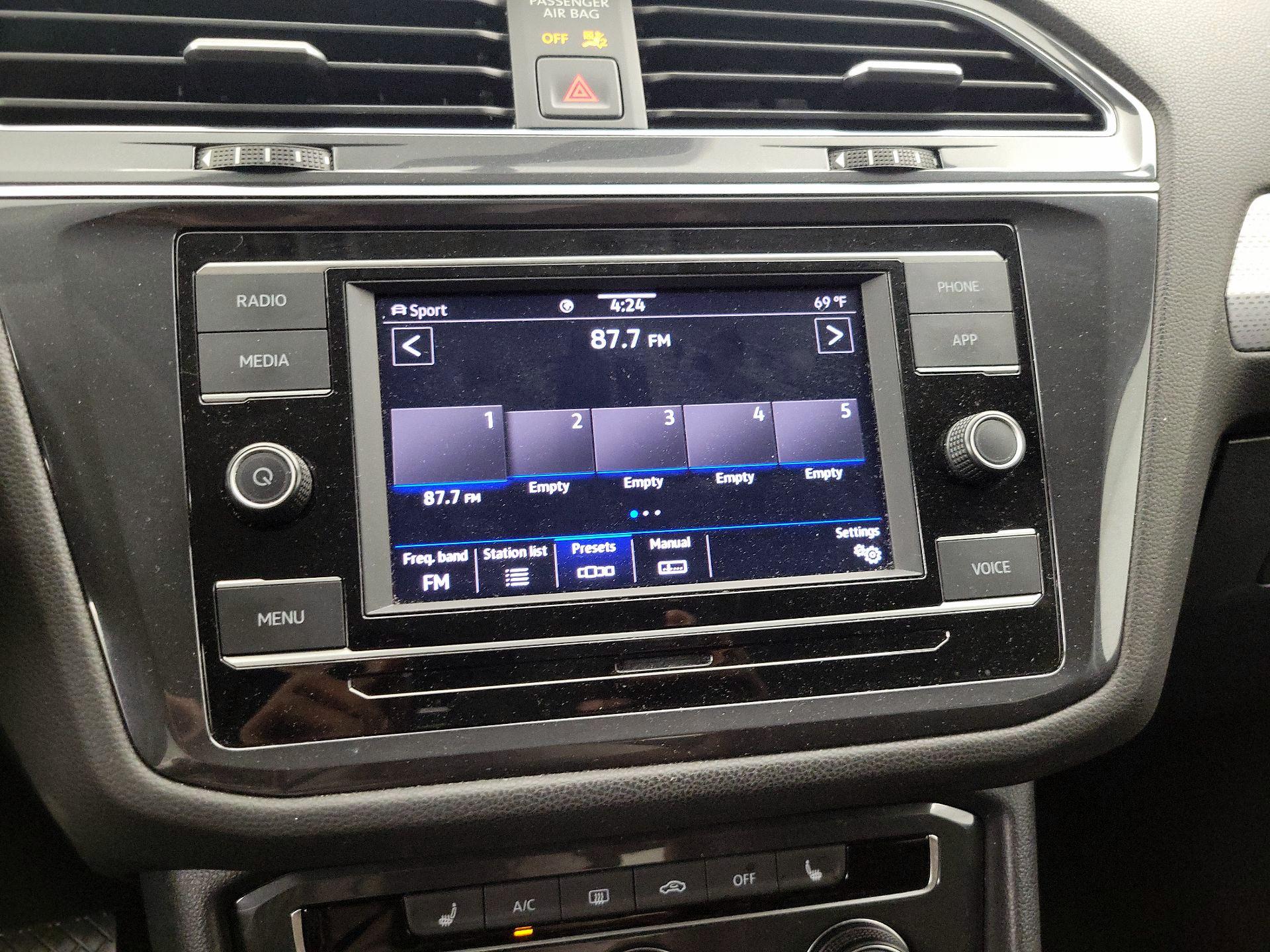 Thumbnail: 2022 Volkswagen Tiguan - 15