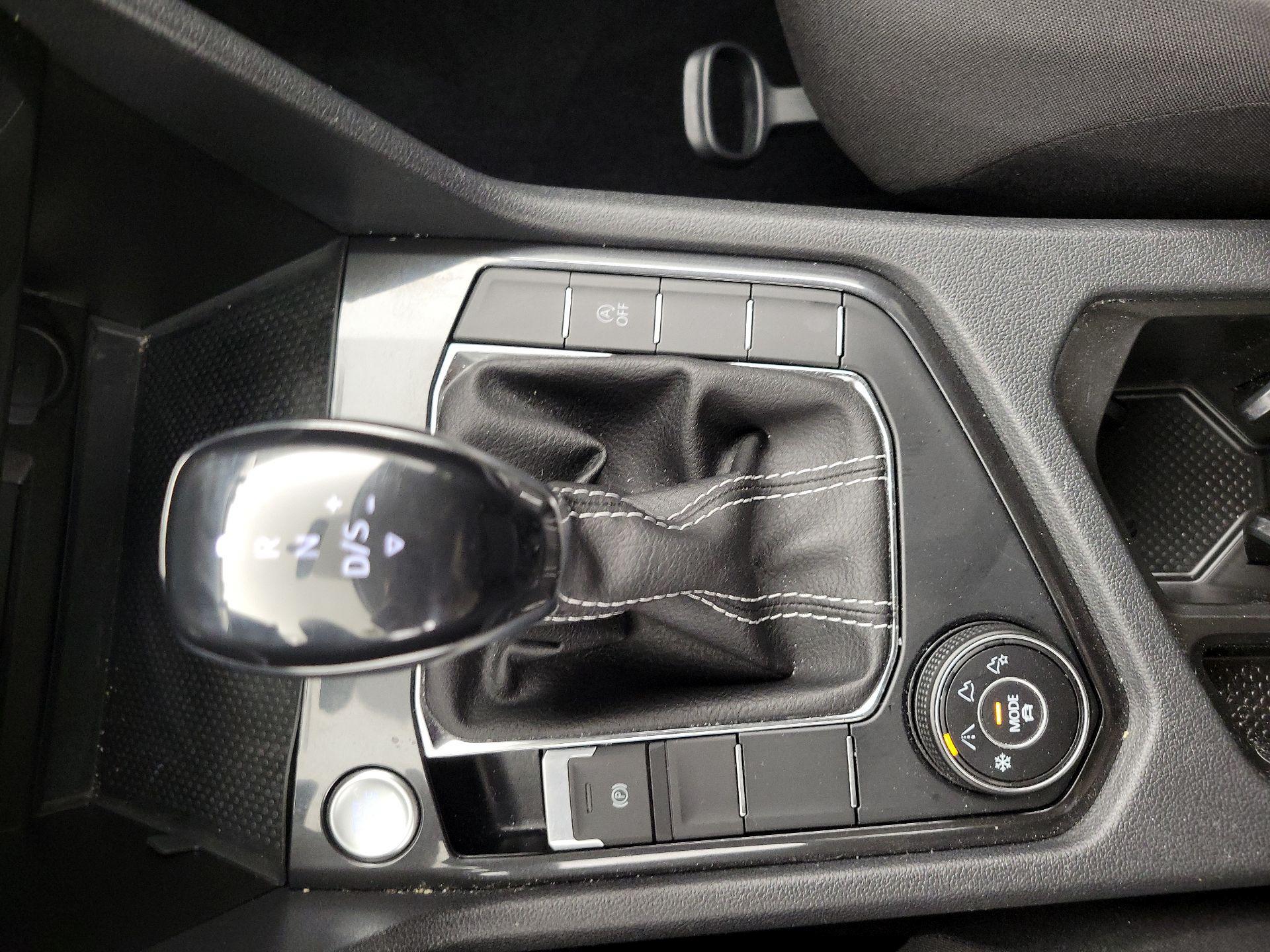 Thumbnail: 2022 Volkswagen Tiguan - 17