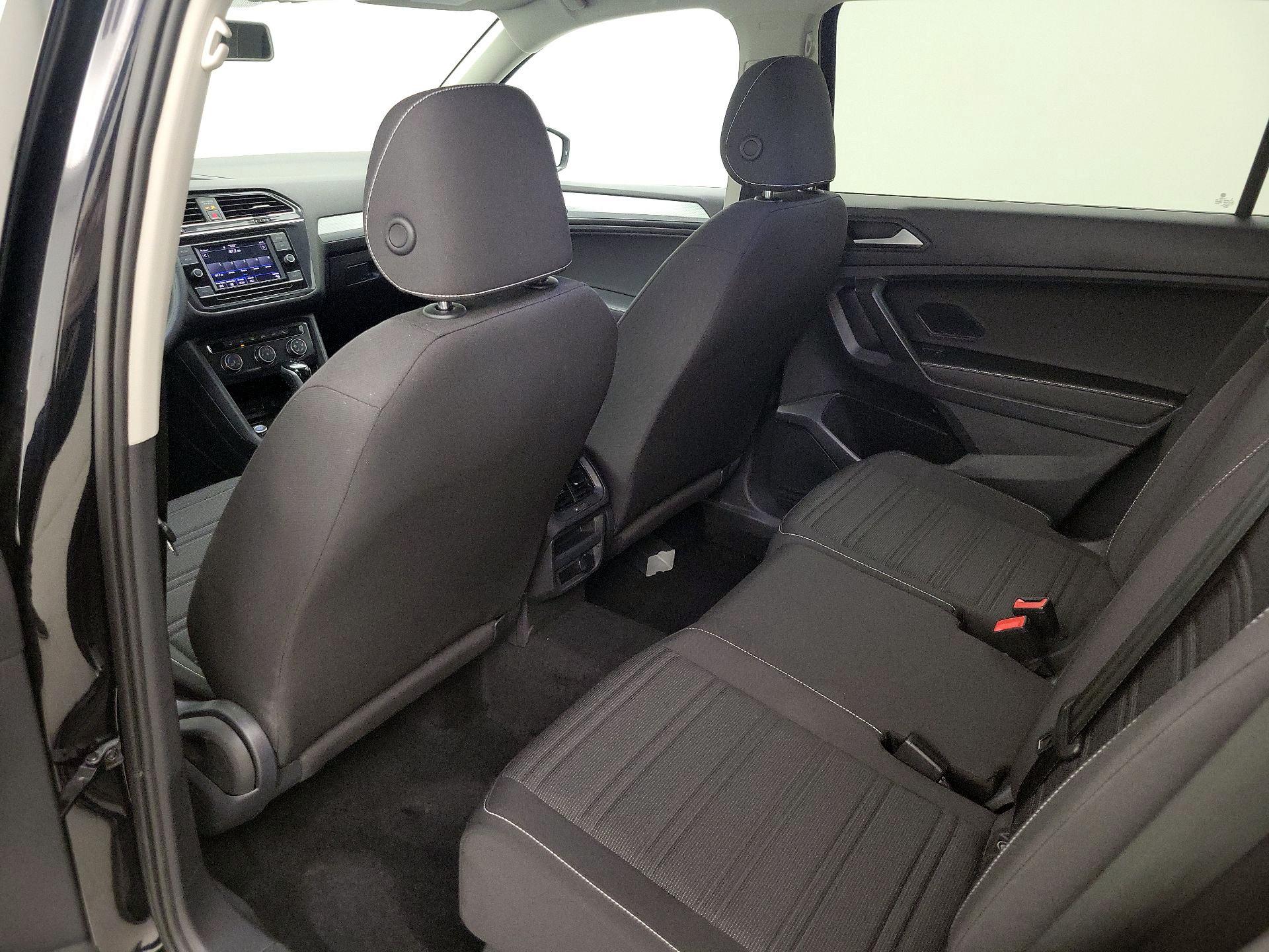 Thumbnail: 2022 Volkswagen Tiguan - 19