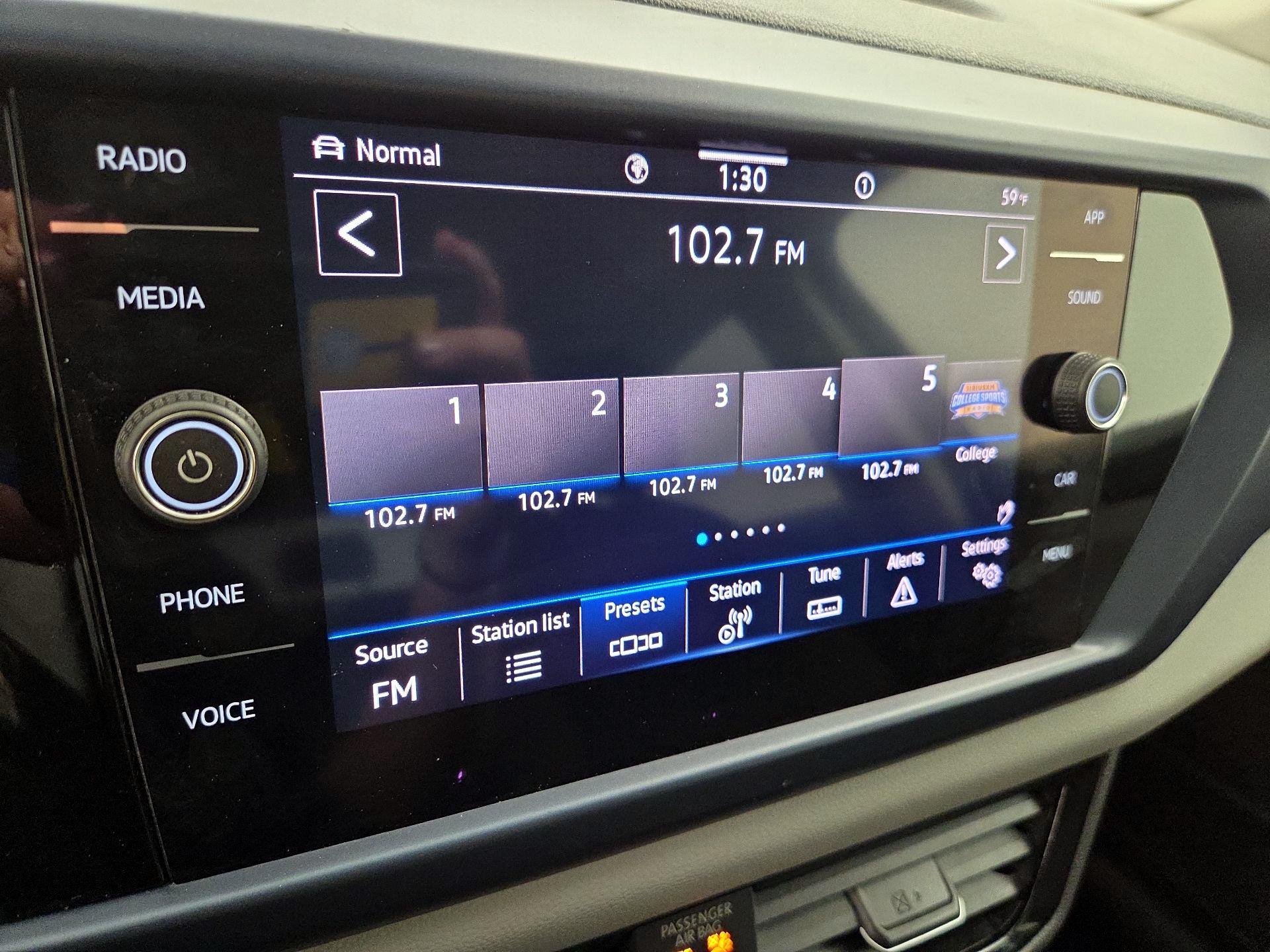 Thumbnail: 2022 Volkswagen Taos - 15