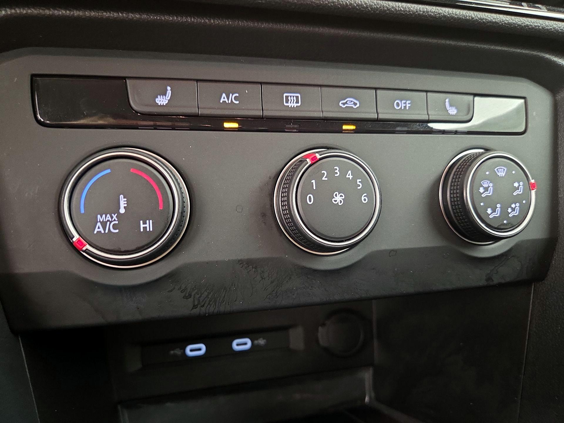 Thumbnail: 2022 Volkswagen Taos - 16