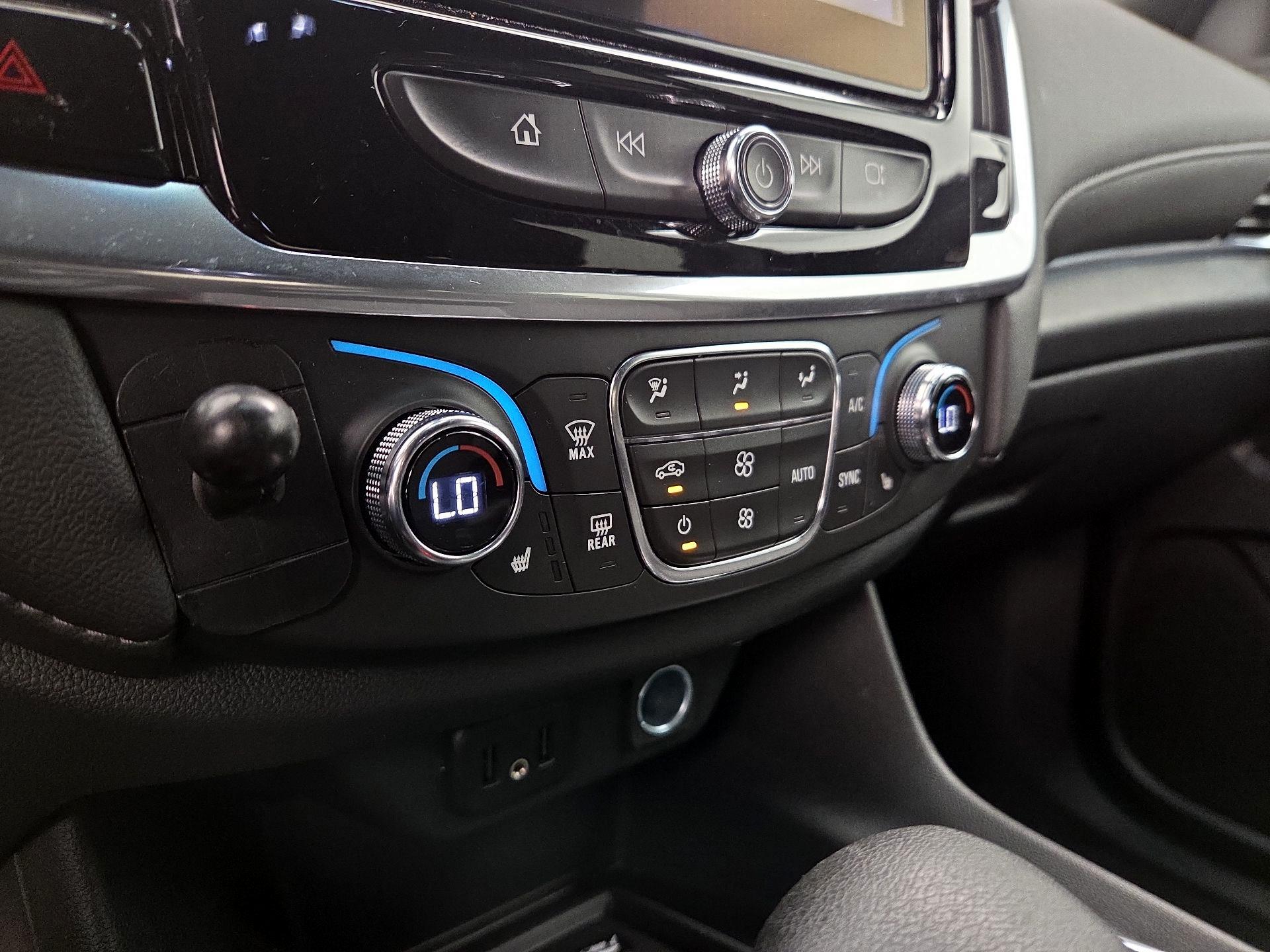 Thumbnail: 2023 Chevrolet Traverse - 16