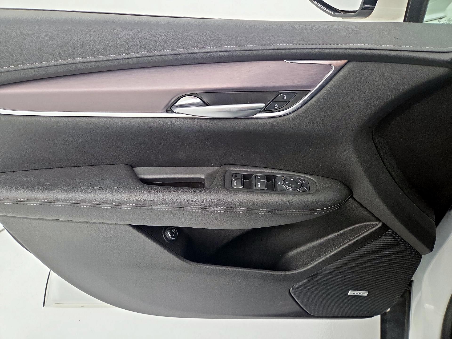 Thumbnail: 2021 Cadillac XT5 - 12