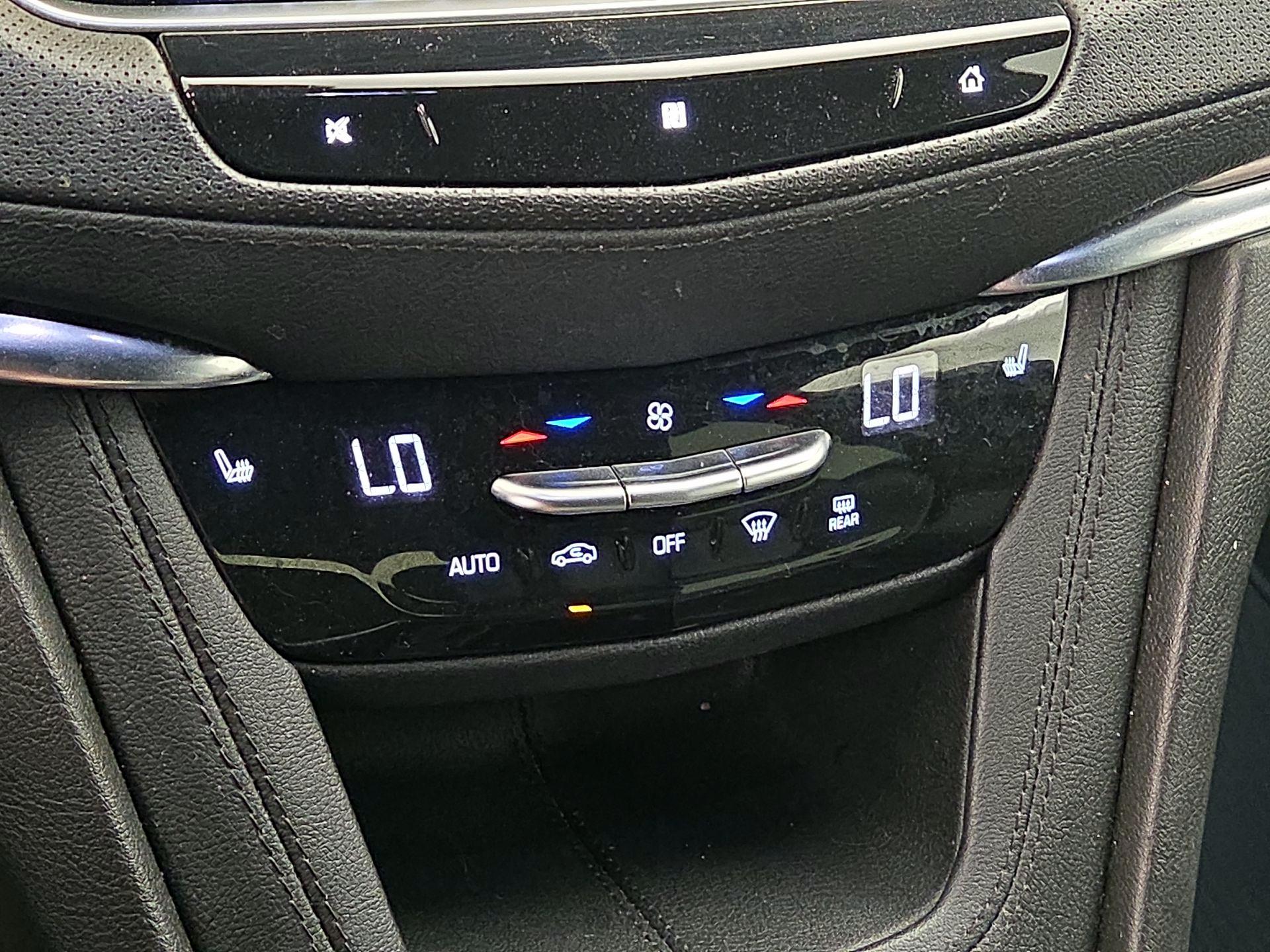 Thumbnail: 2021 Cadillac XT5 - 16
