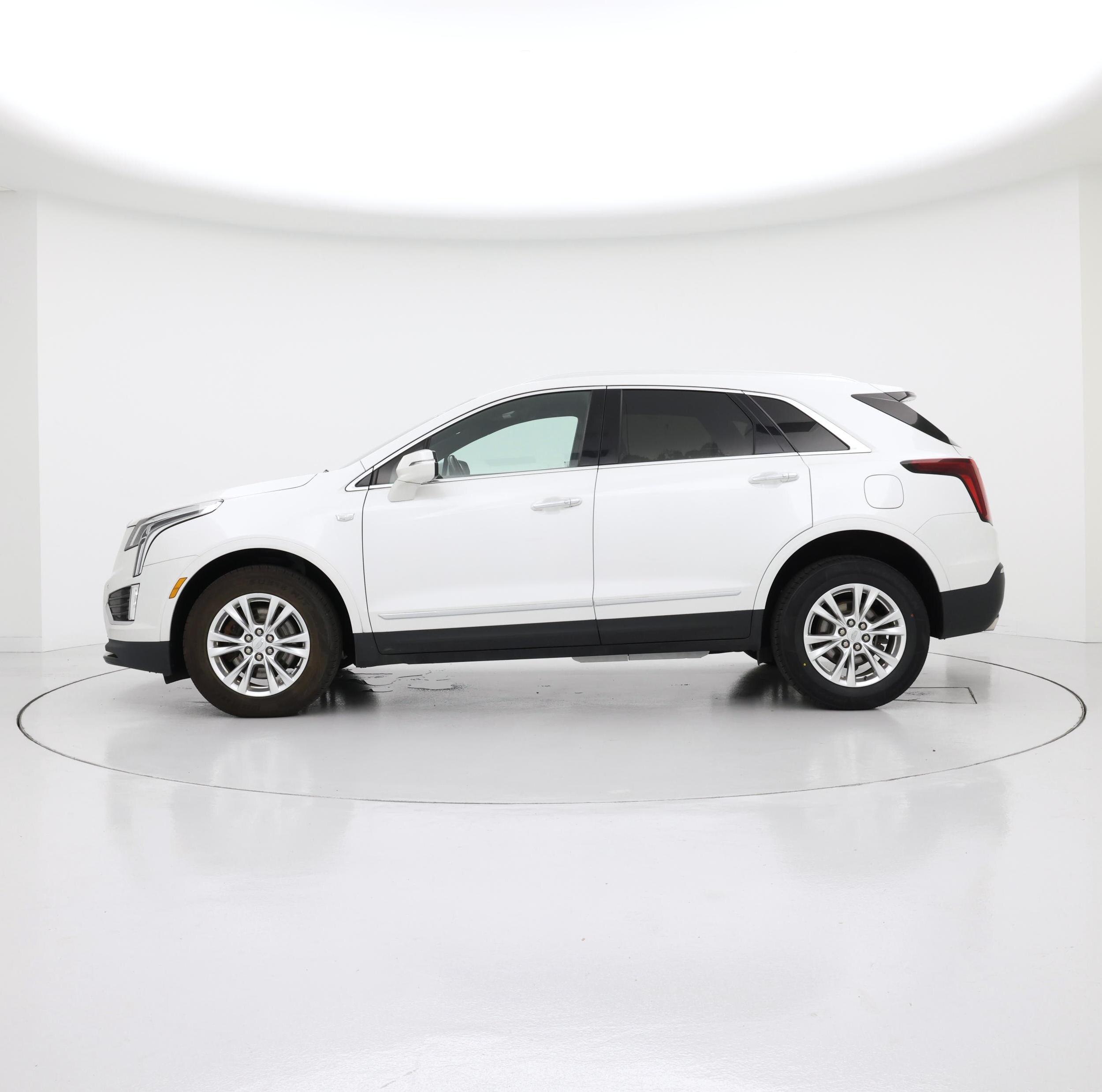 Thumbnail: 2021 Cadillac XT5 - 3