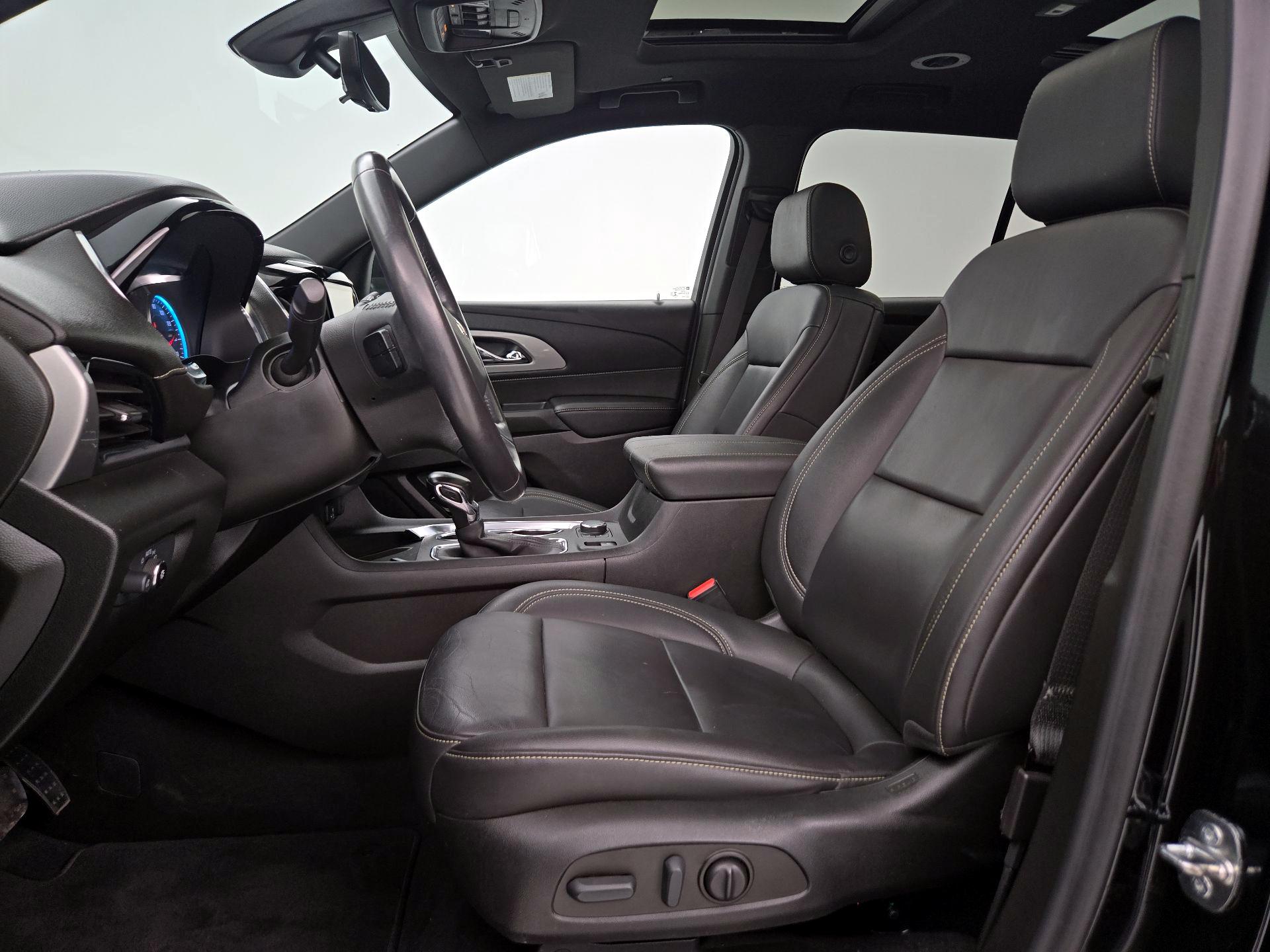Thumbnail: 2022 Chevrolet Traverse - 11
