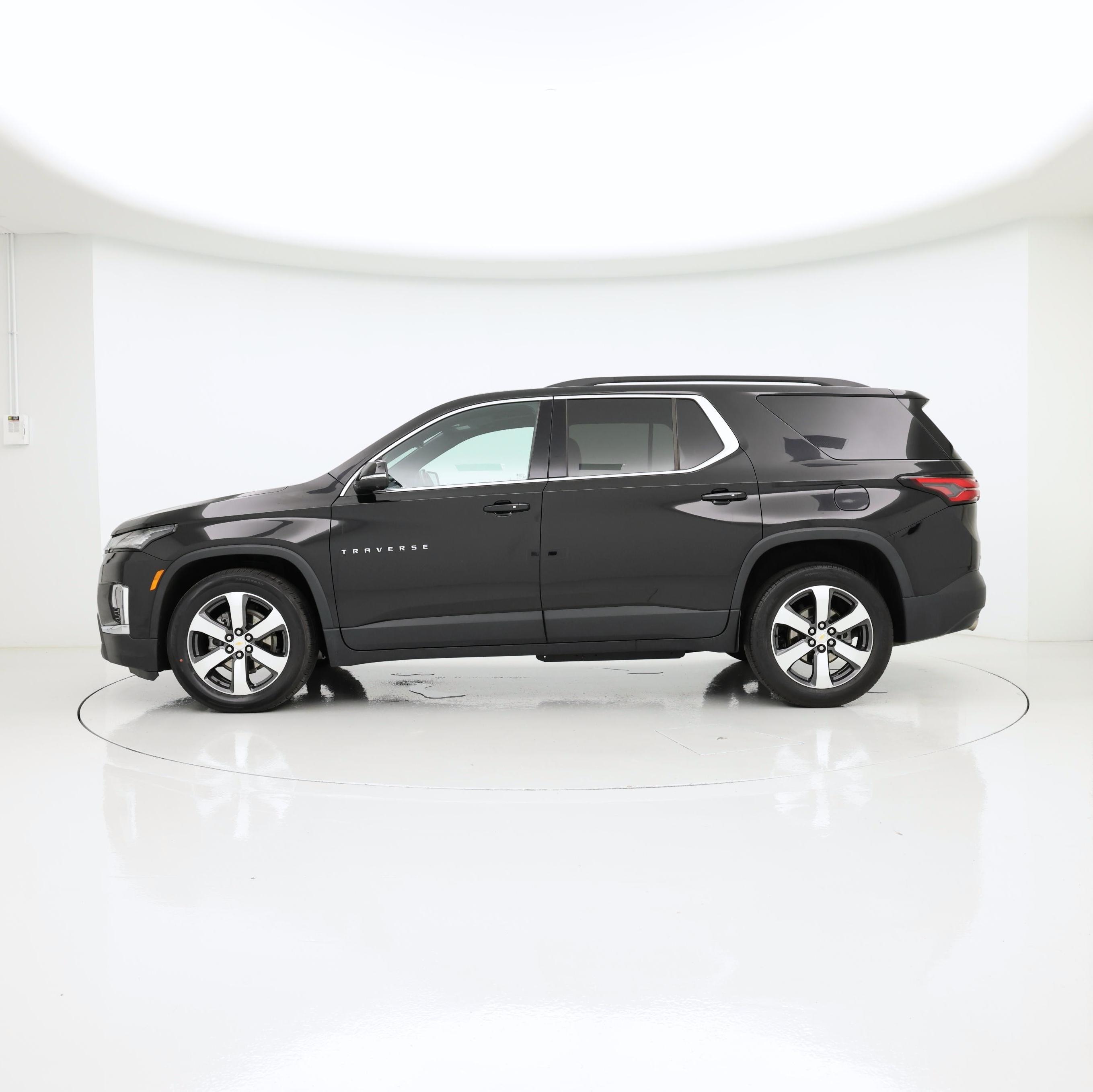 Thumbnail: 2022 Chevrolet Traverse - 3