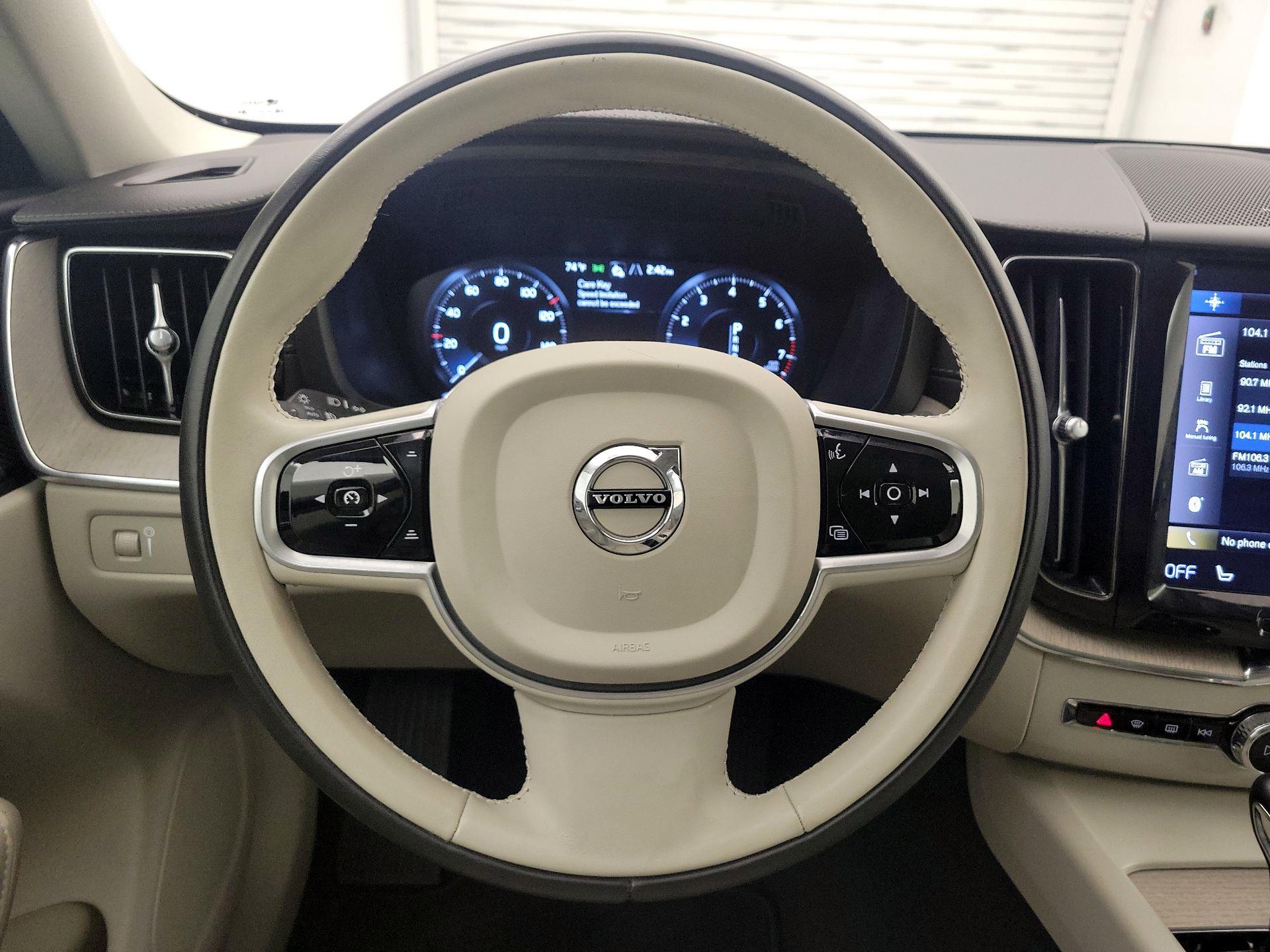 Thumbnail: 2021 Volvo XC60 - 10