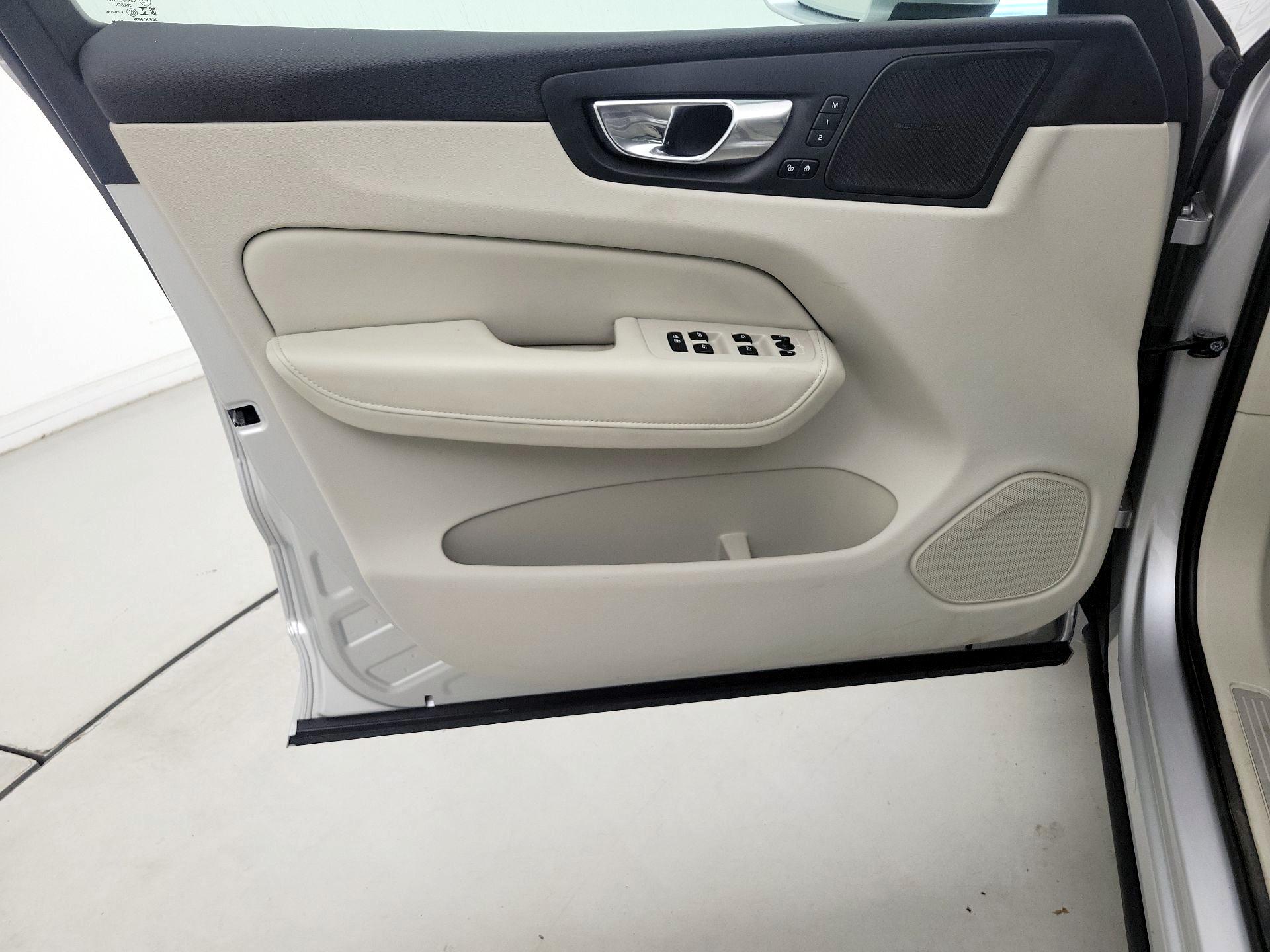 Thumbnail: 2021 Volvo XC60 - 12