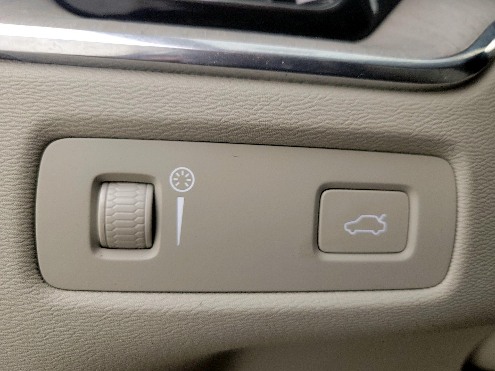 Thumbnail: 2021 Volvo XC60 - 13