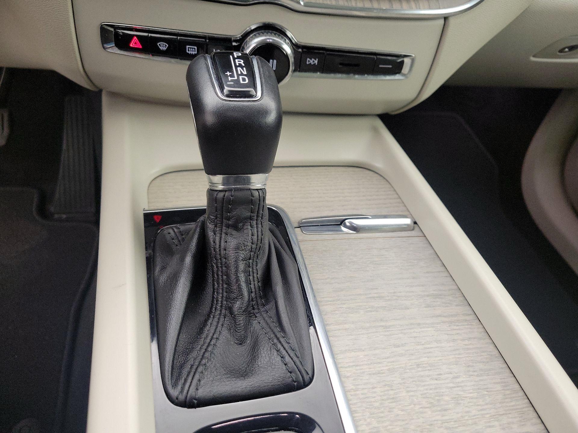 Thumbnail: 2021 Volvo XC60 - 18