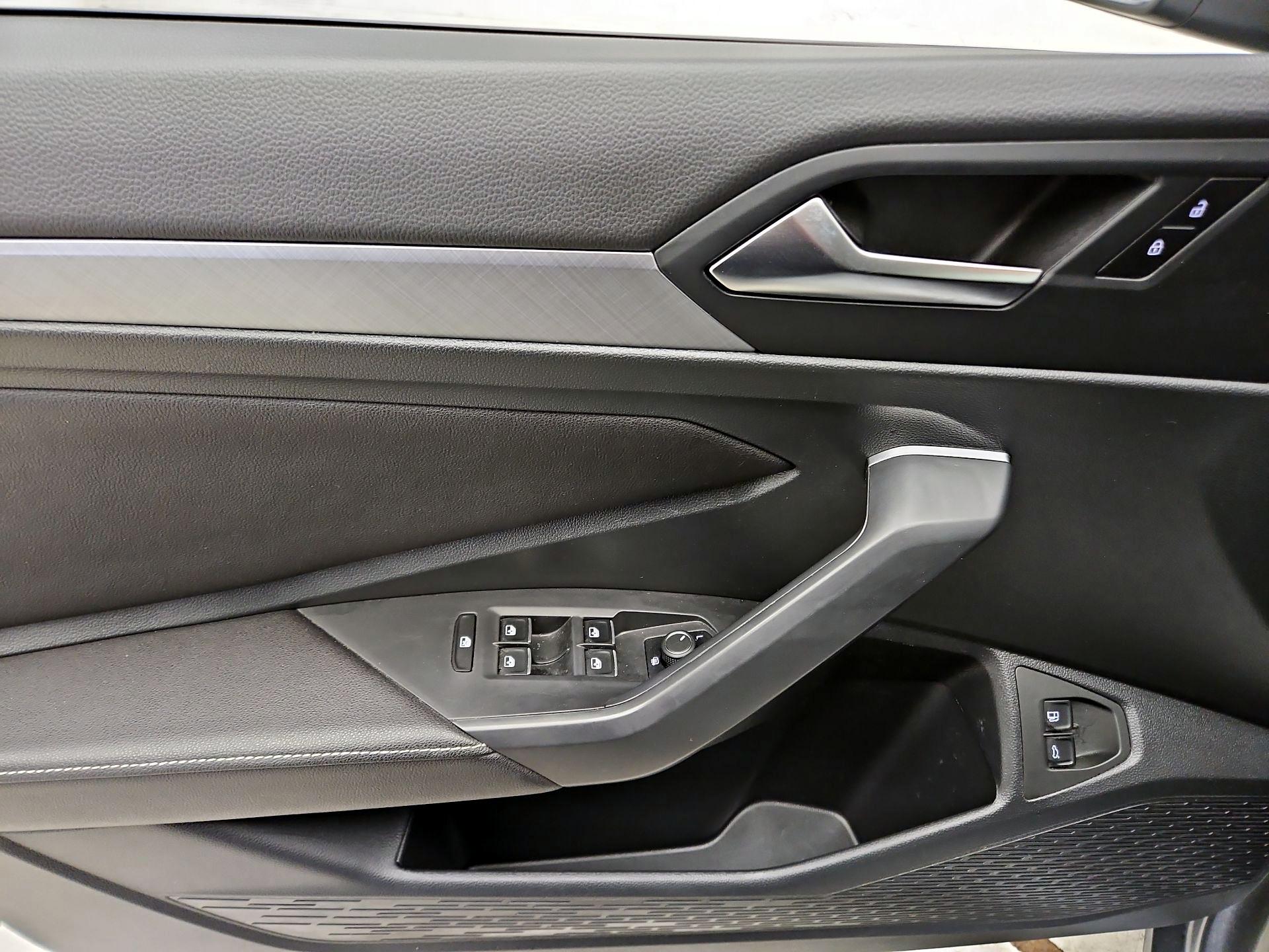 Thumbnail: 2023 Volkswagen Jetta - 10