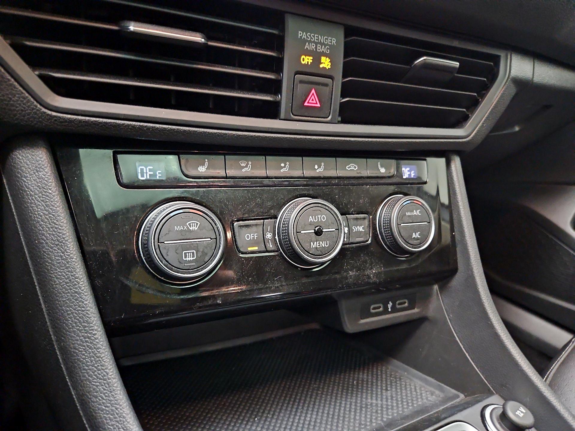 Thumbnail: 2023 Volkswagen Jetta - 14