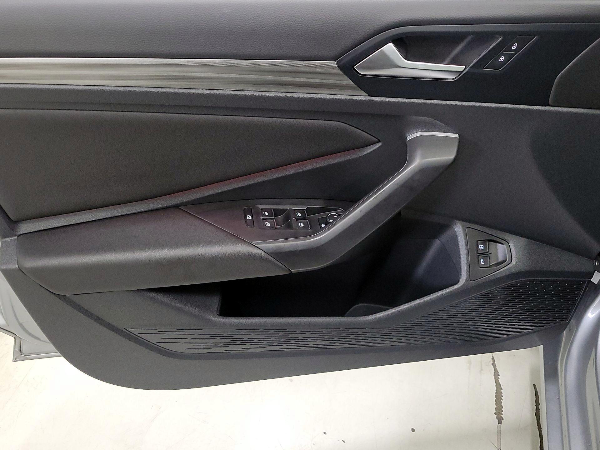 Thumbnail: 2021 Volkswagen Jetta - 12