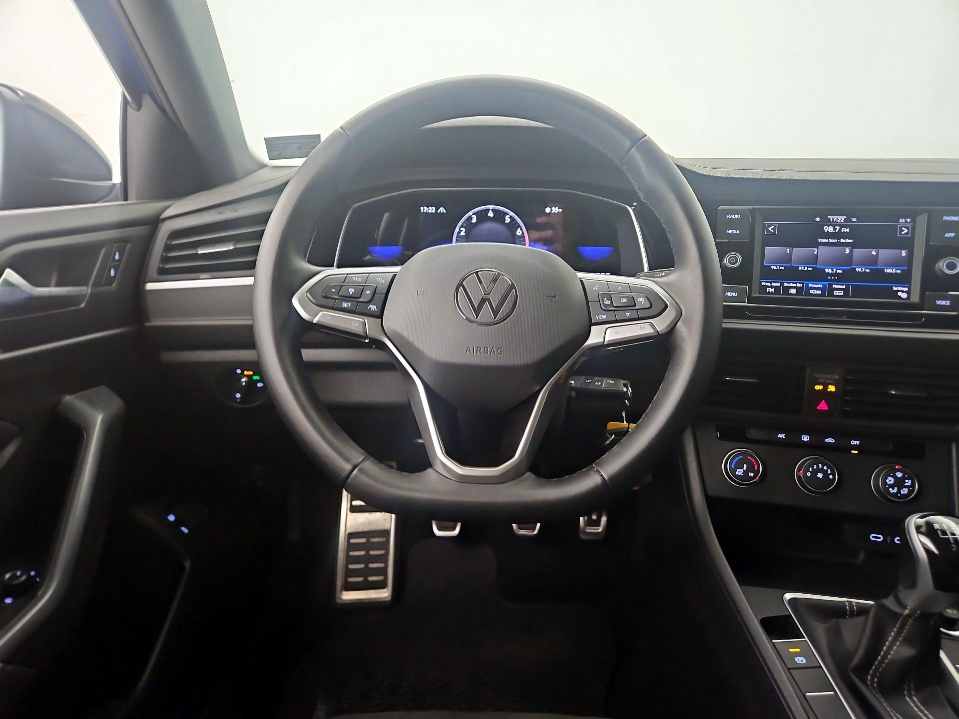 Thumbnail: 2023 Volkswagen Jetta - 10