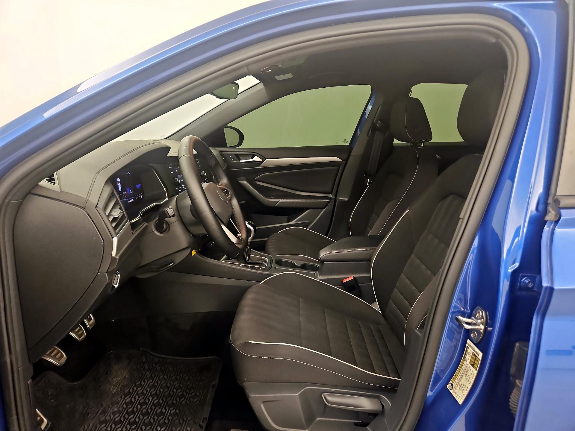 Thumbnail: 2023 Volkswagen Jetta - 11