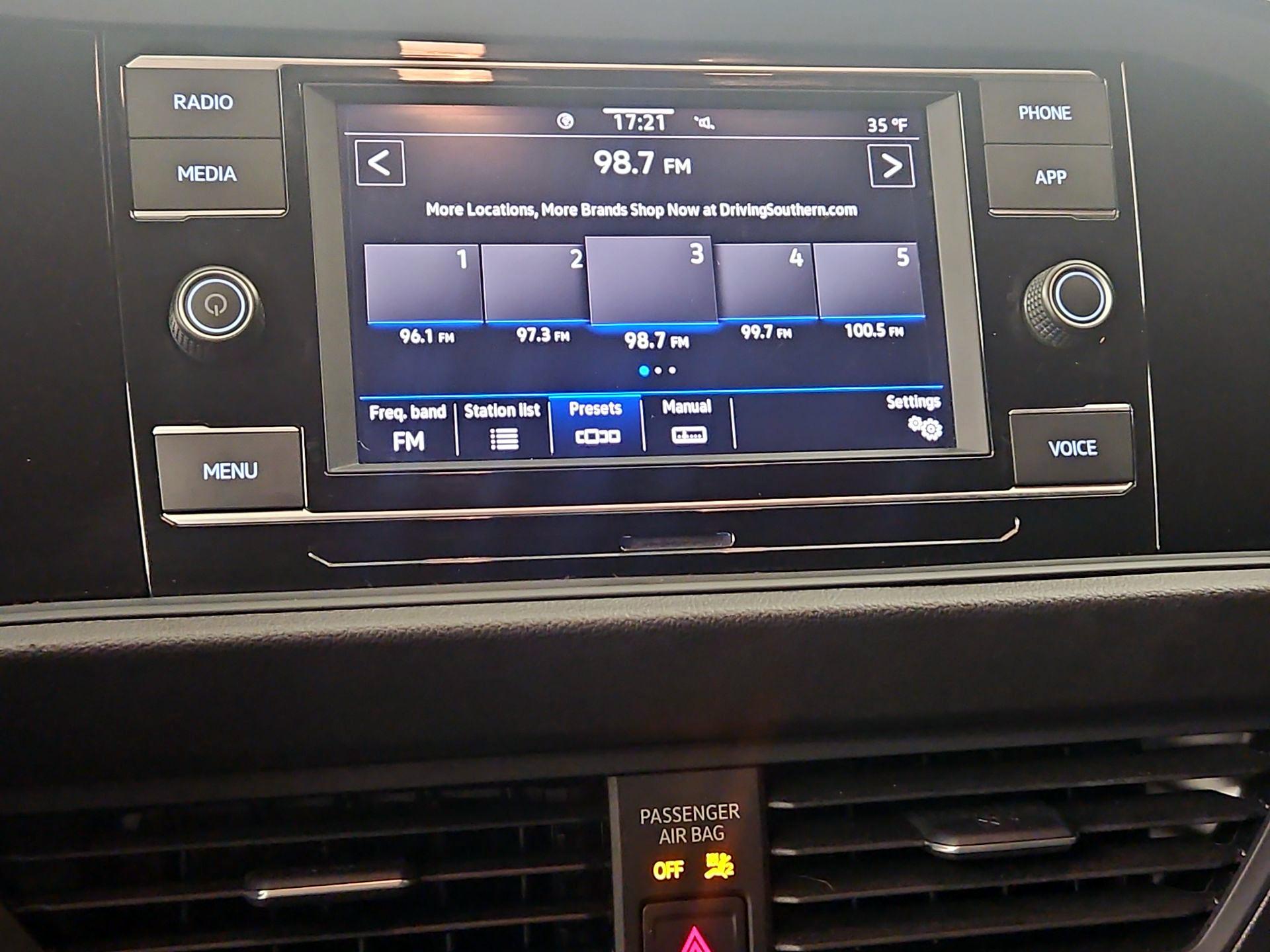 Thumbnail: 2023 Volkswagen Jetta - 15