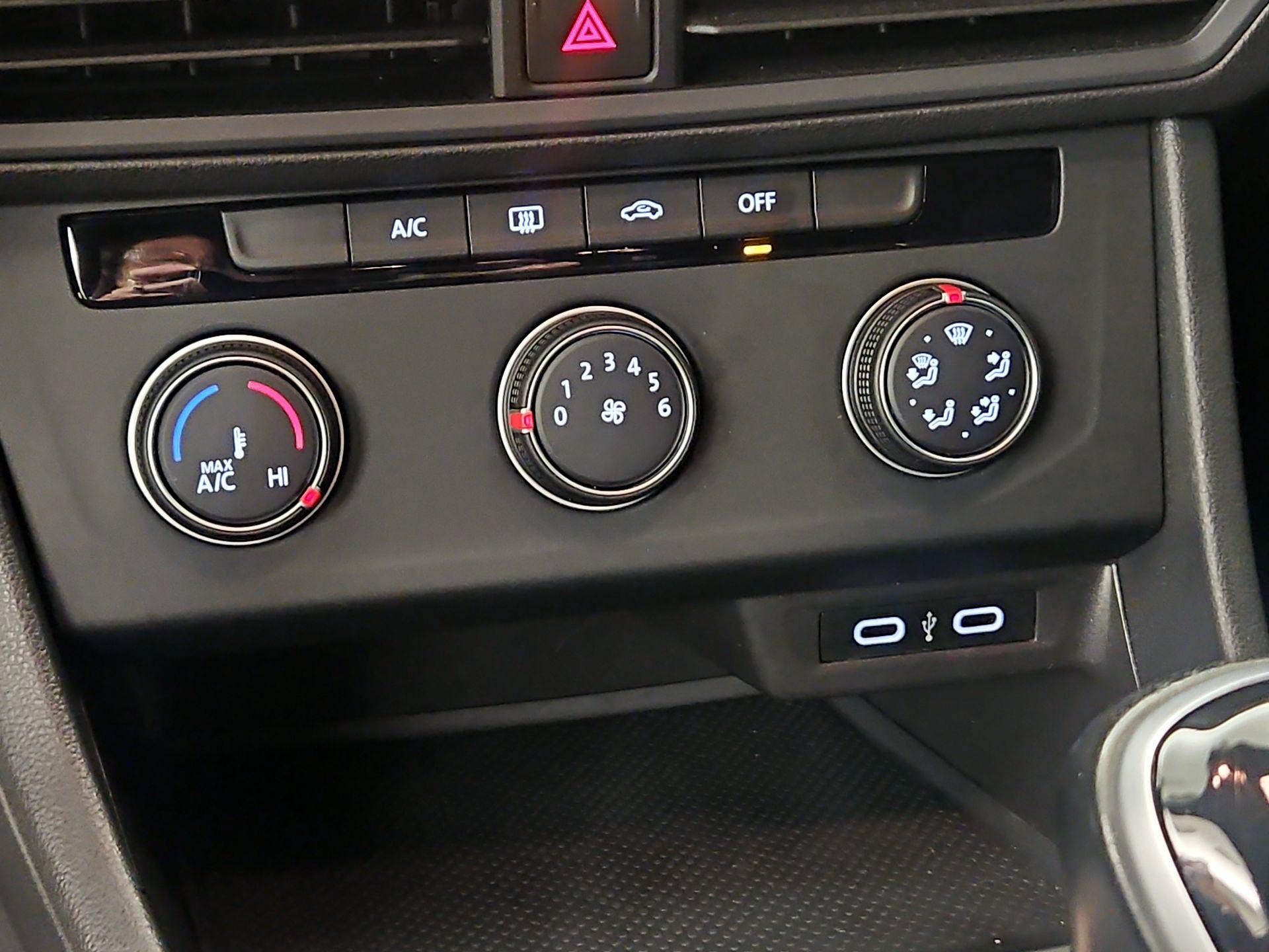 Thumbnail: 2023 Volkswagen Jetta - 16