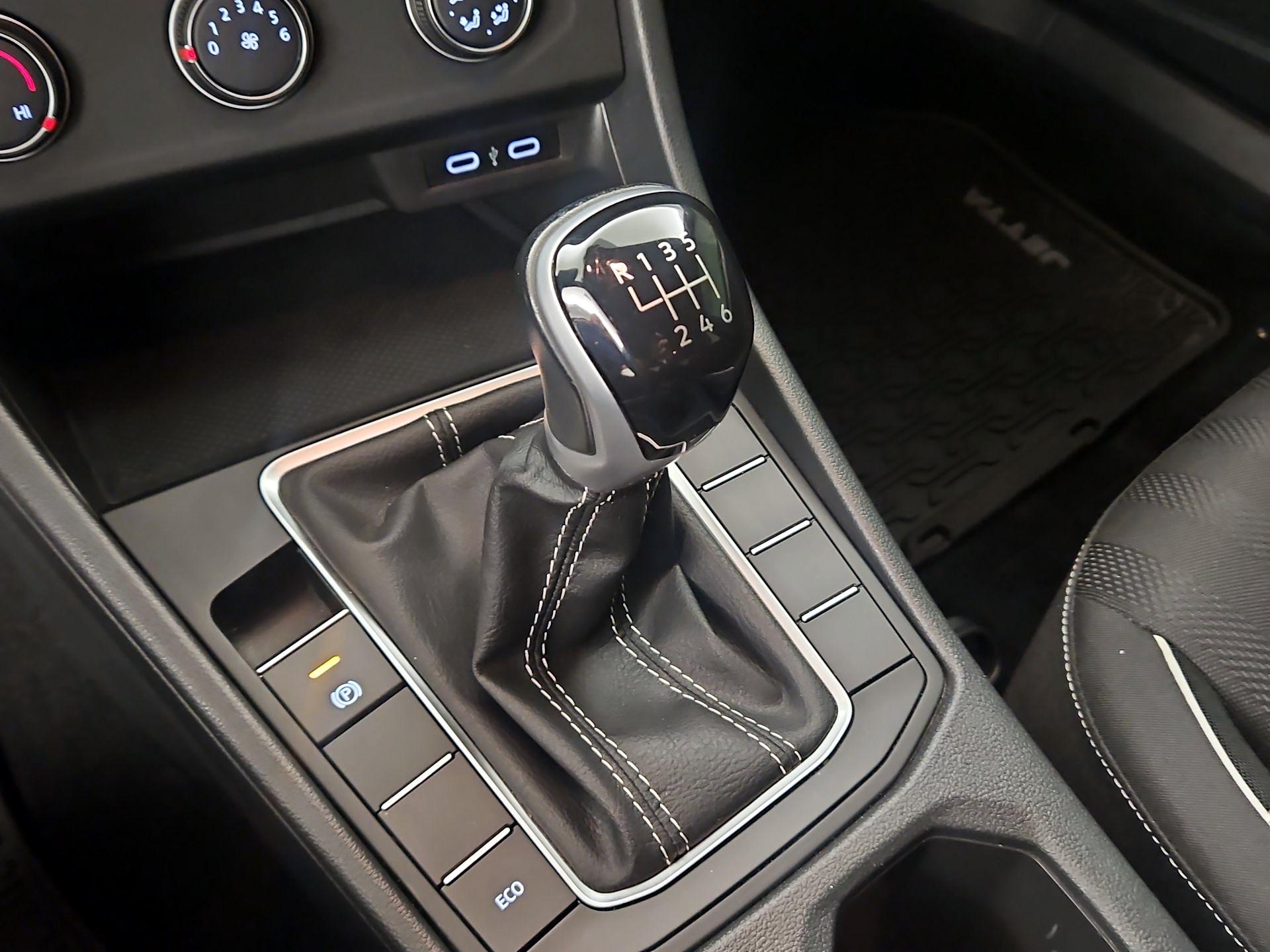 Thumbnail: 2023 Volkswagen Jetta - 17