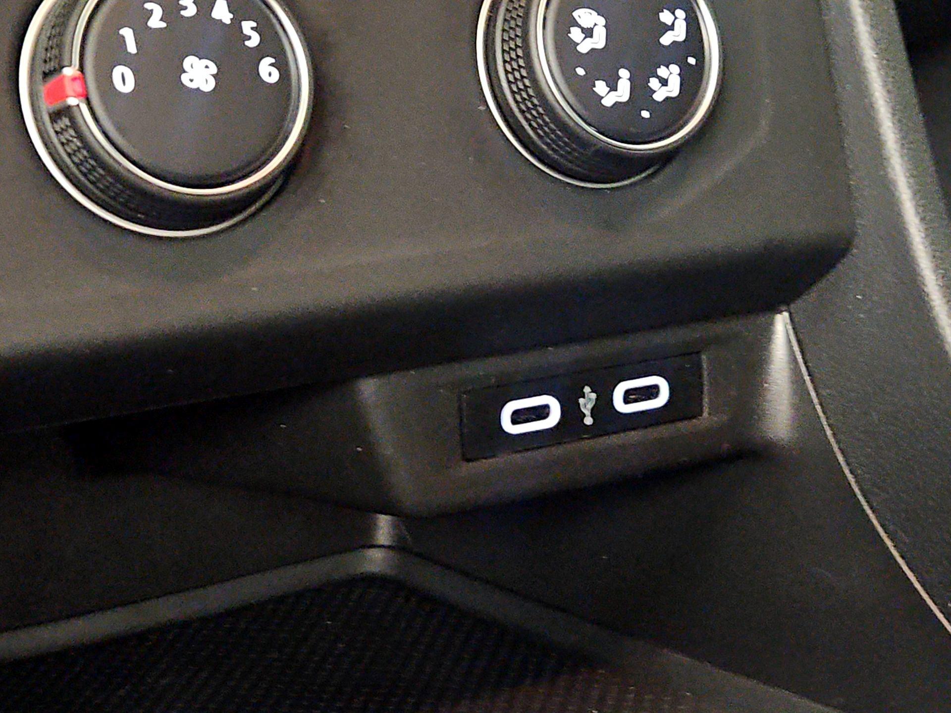 Thumbnail: 2023 Volkswagen Jetta - 18