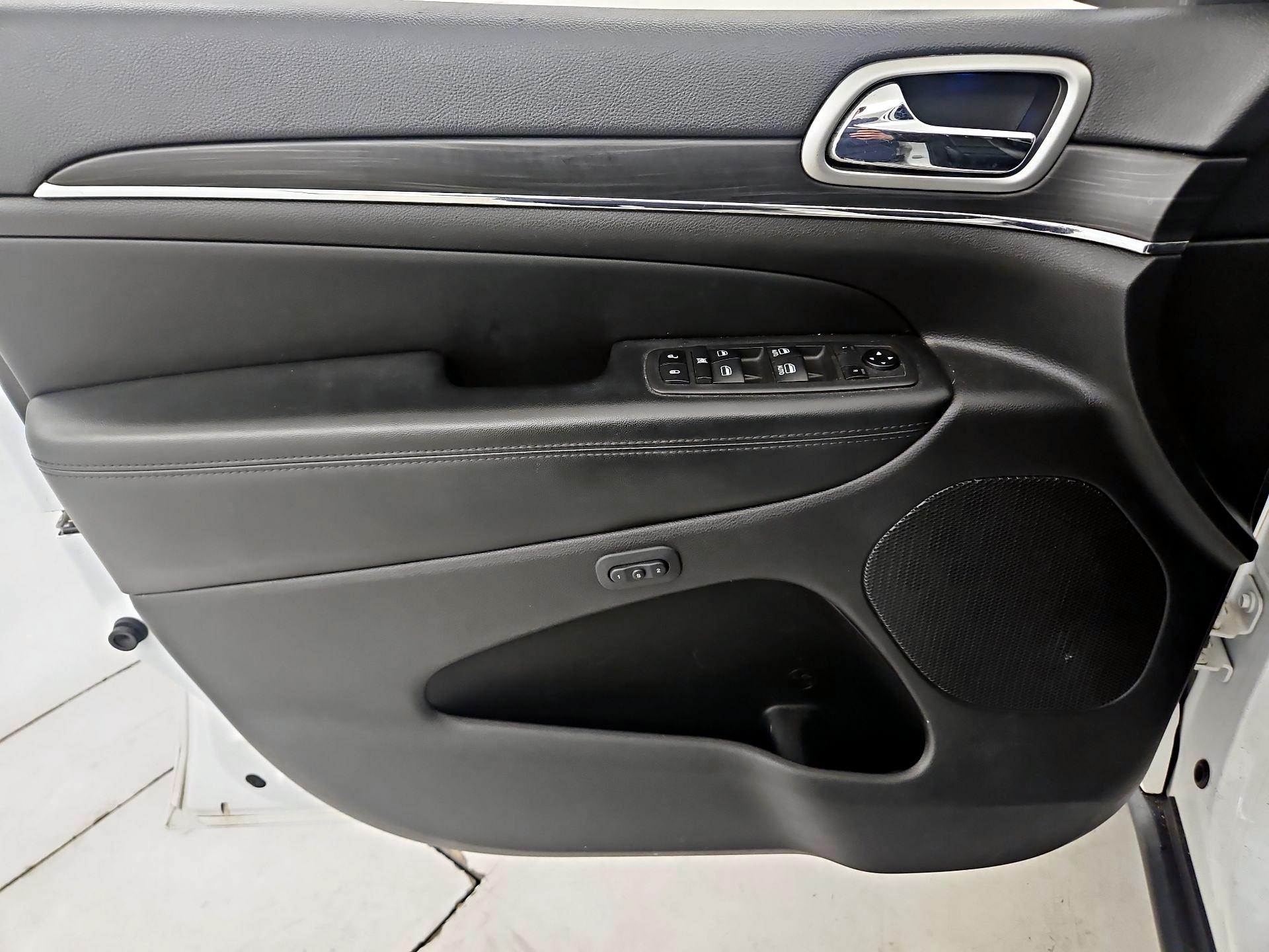 Thumbnail: 2019 Jeep Grand Cherokee - 12