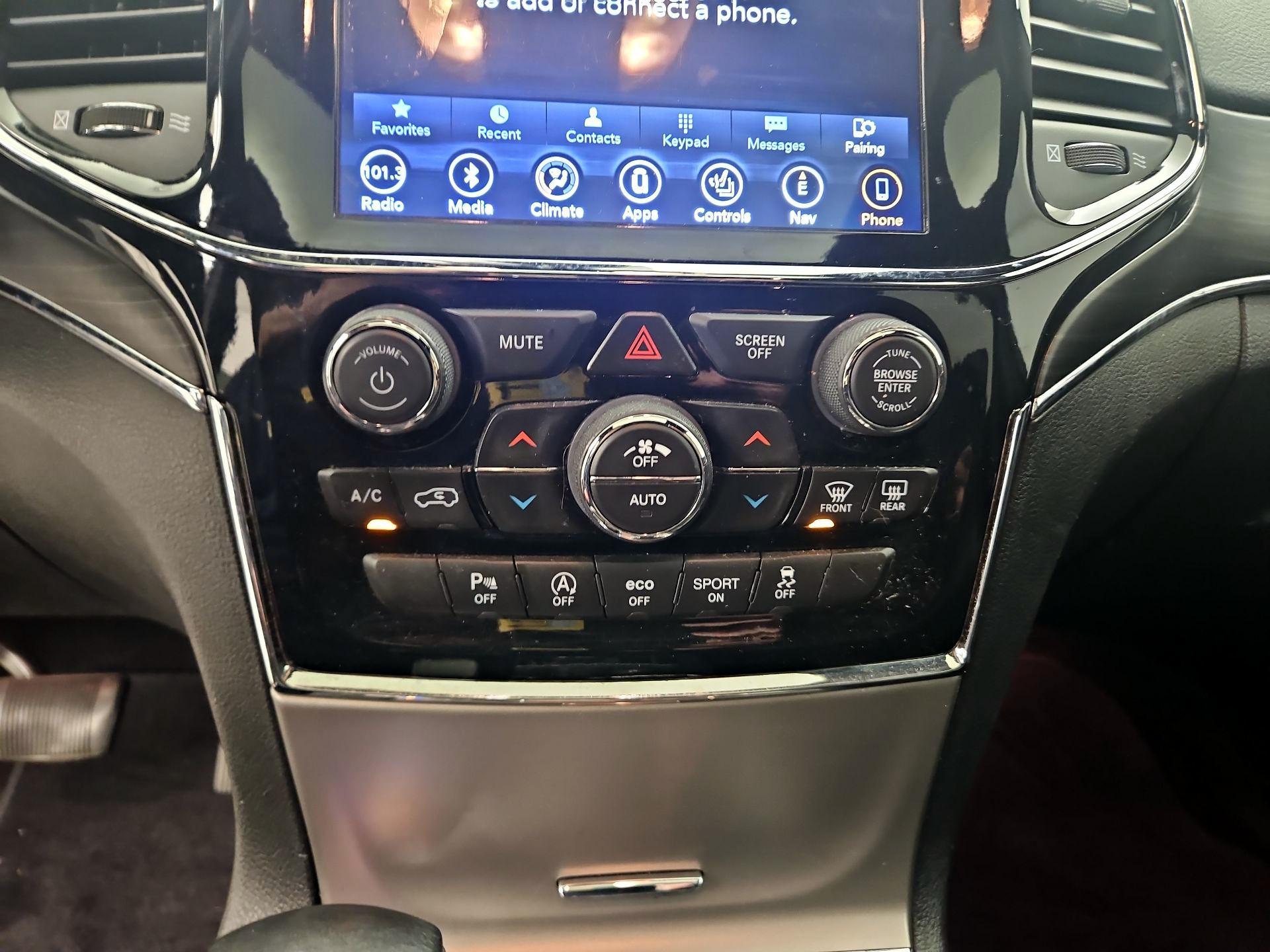 Thumbnail: 2019 Jeep Grand Cherokee - 17