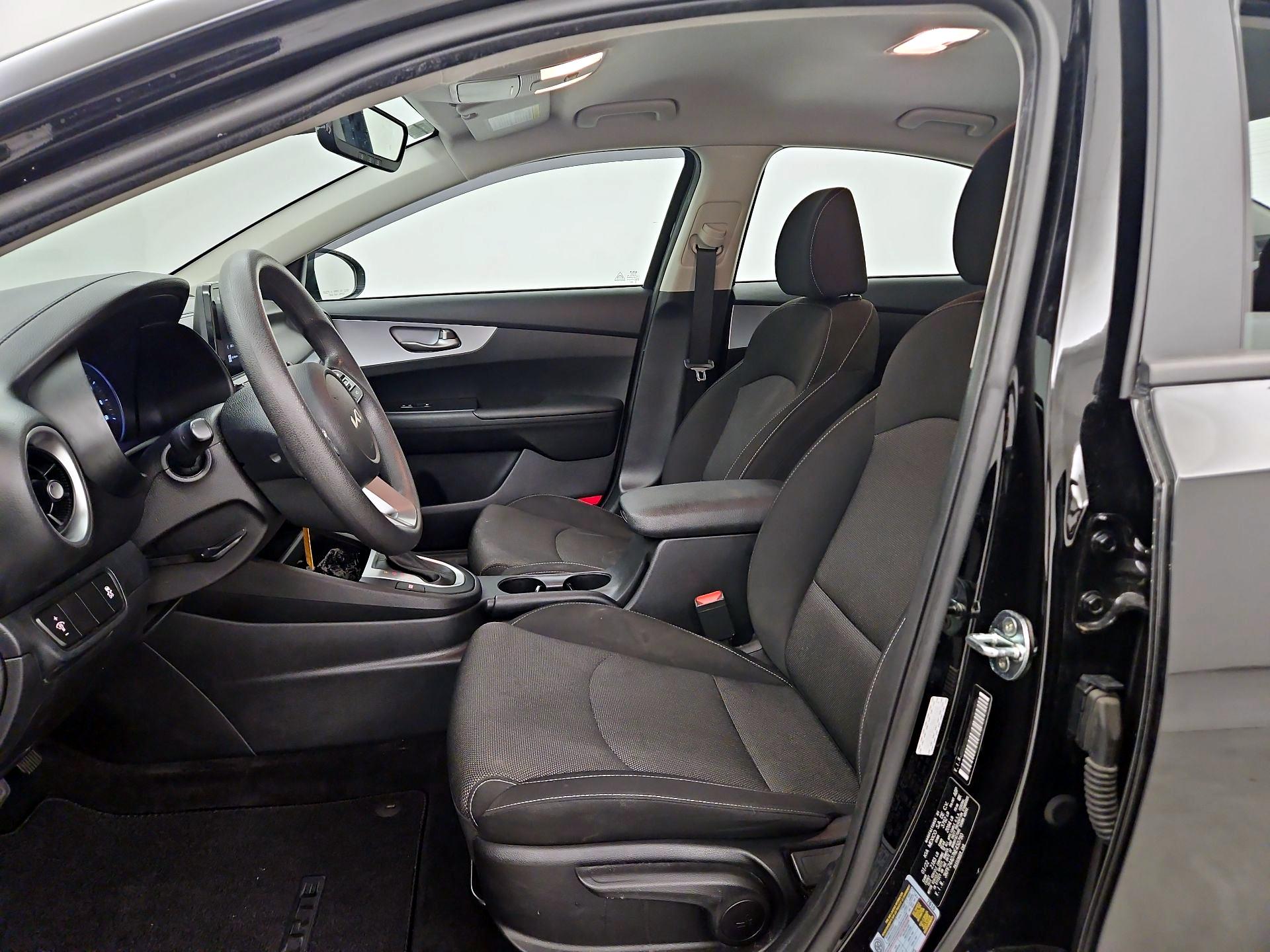 Thumbnail: 2022 Kia Forte - 11