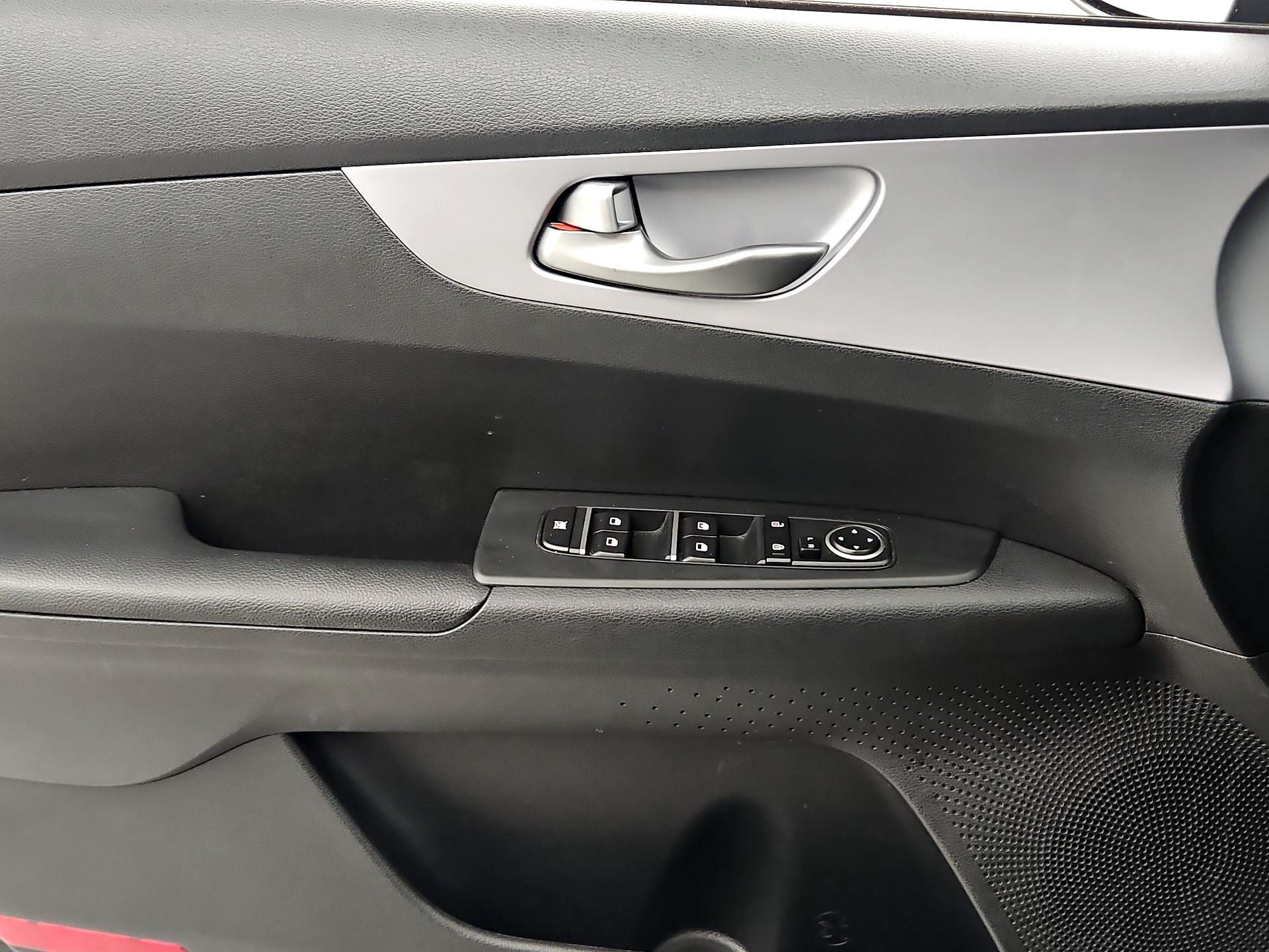 Thumbnail: 2022 Kia Forte - 12