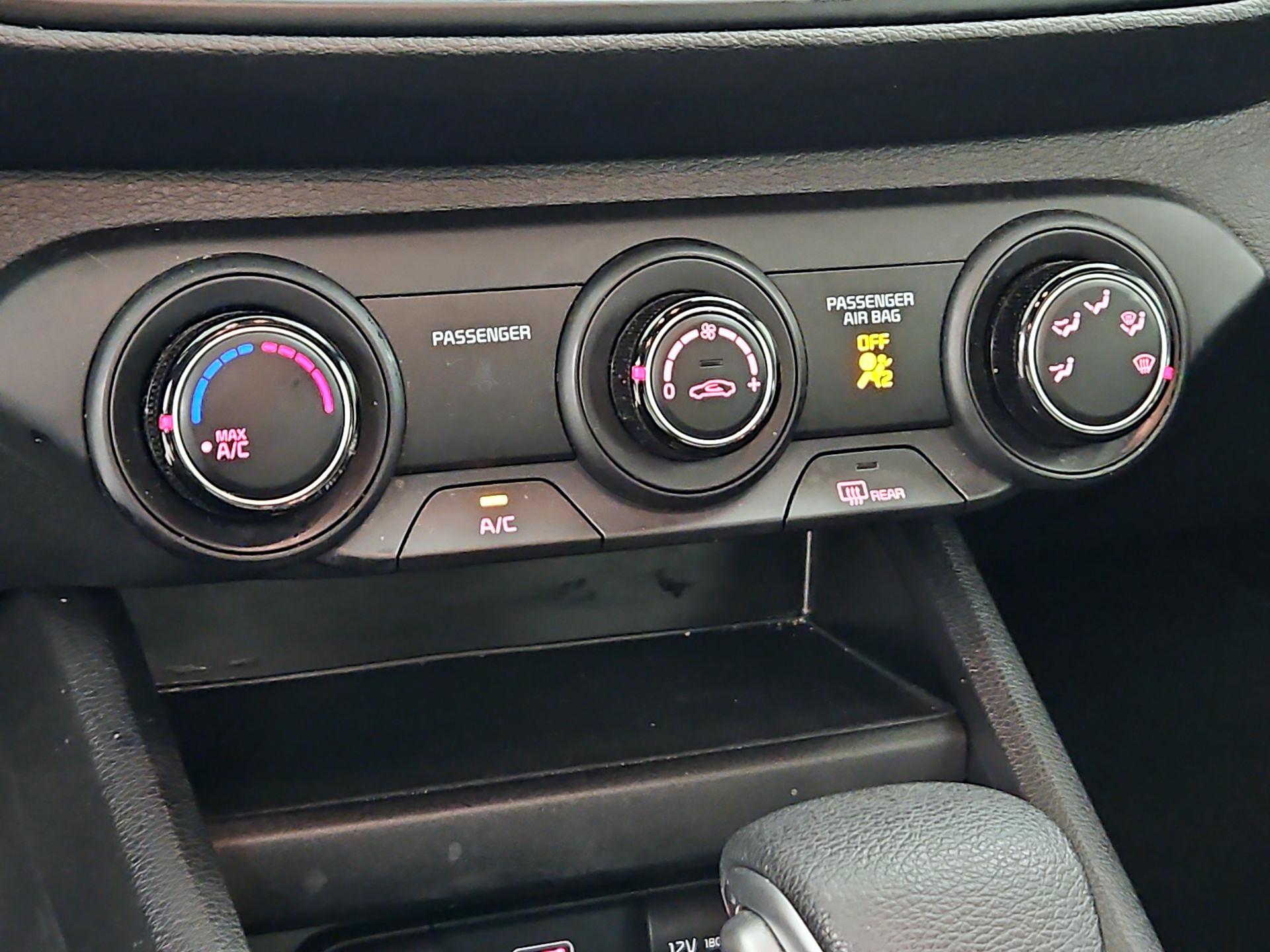 Thumbnail: 2022 Kia Forte - 16