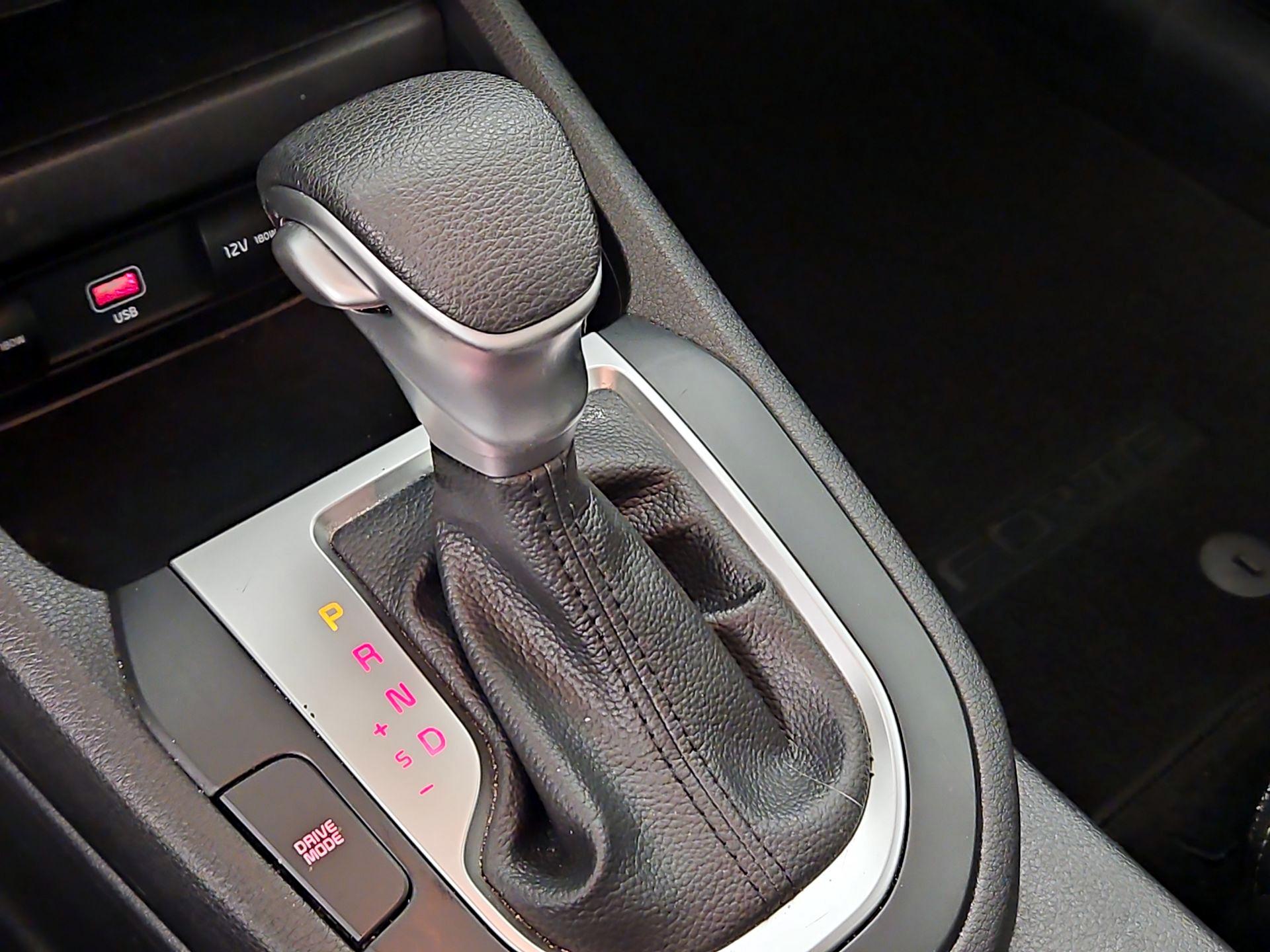 Thumbnail: 2022 Kia Forte - 17