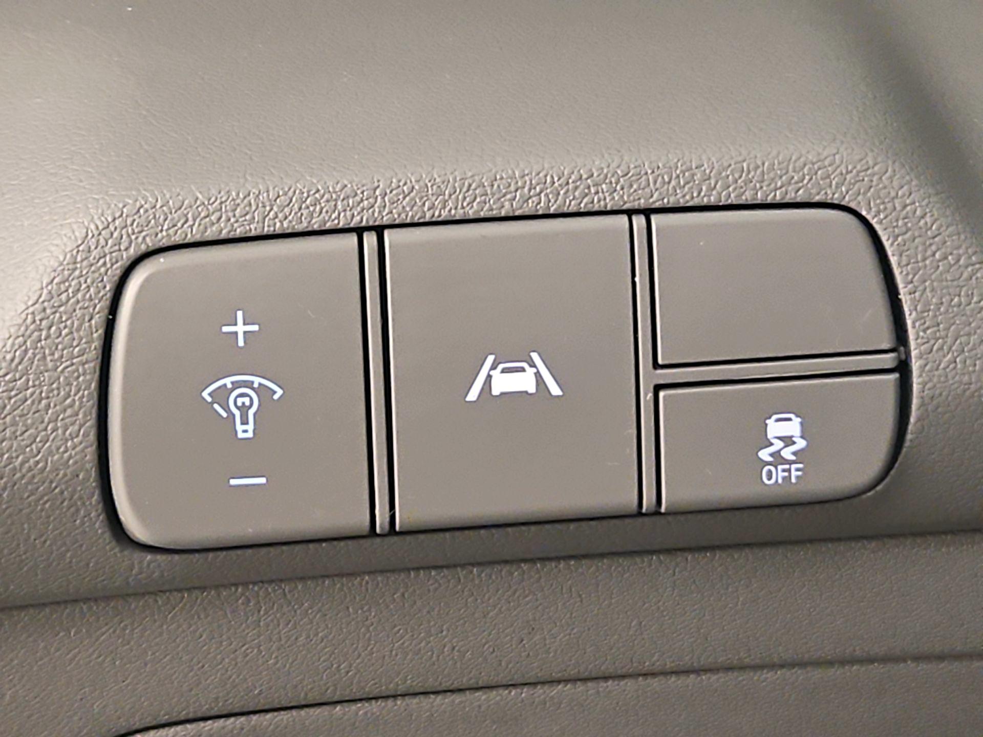 Thumbnail: 2023 Hyundai Elantra - 13