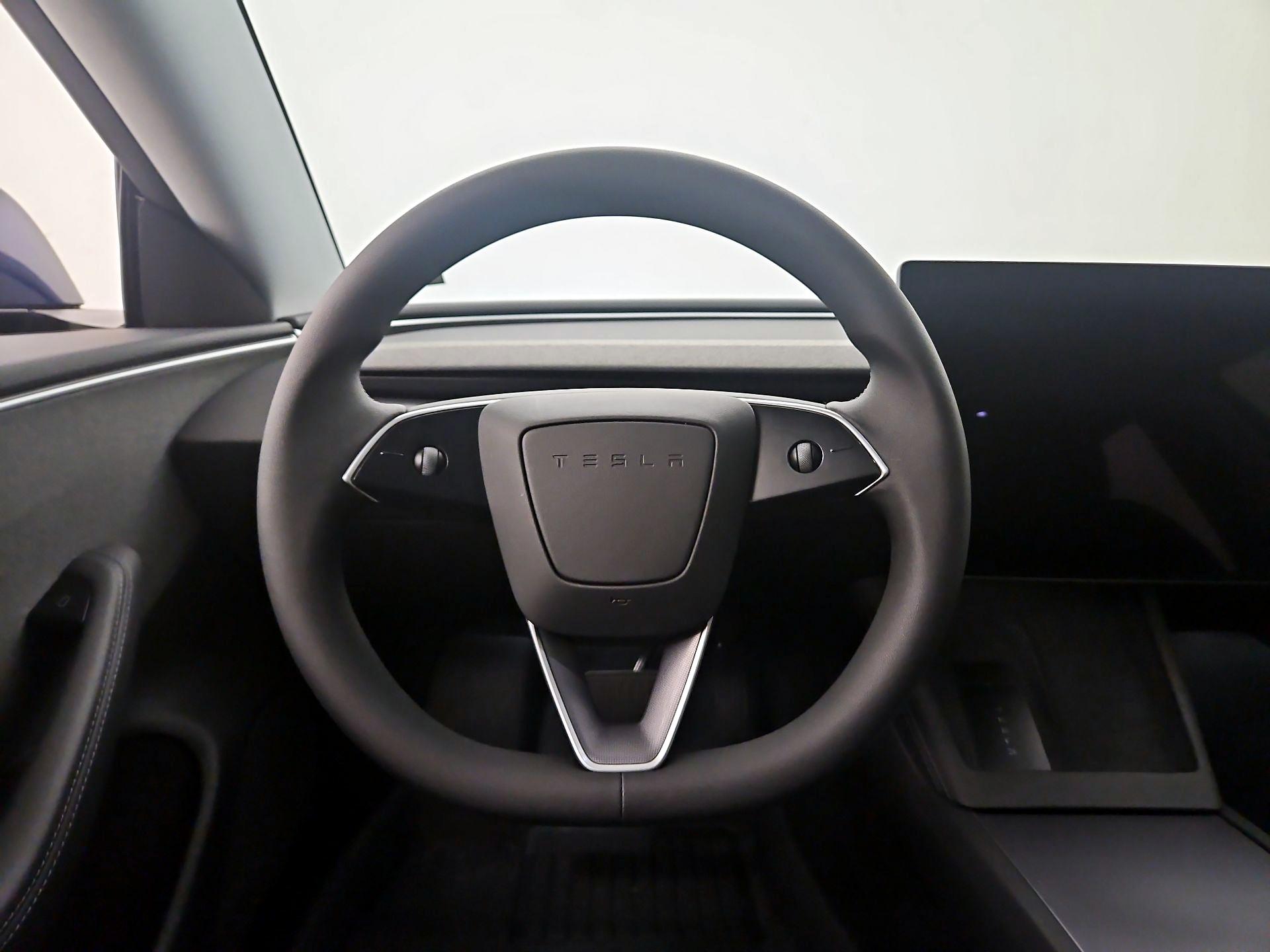 Thumbnail: 2025 Tesla Model 3 - 10