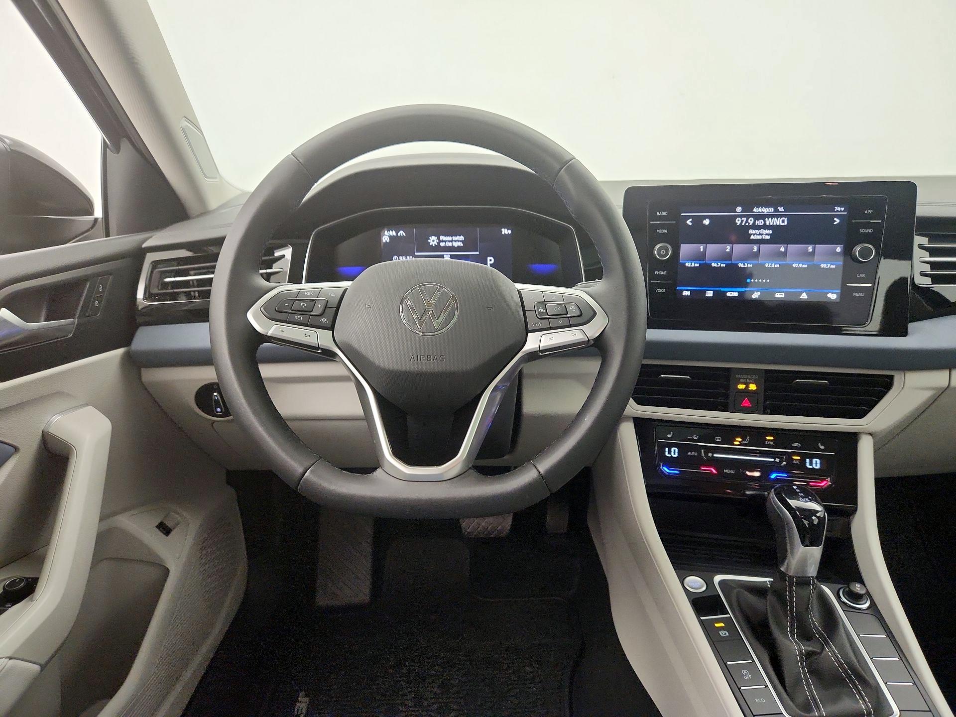 Thumbnail: 2025 Volkswagen Jetta - 10