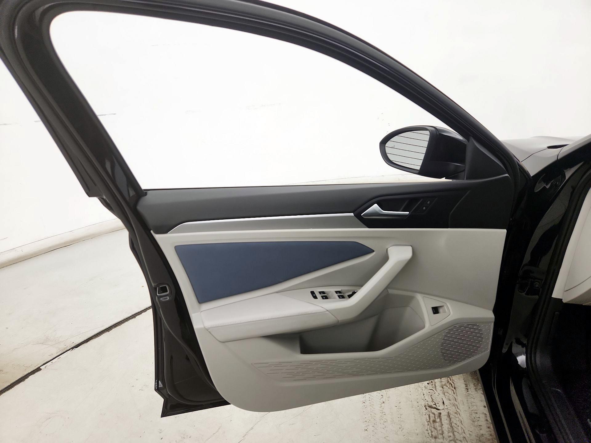 Thumbnail: 2025 Volkswagen Jetta - 12