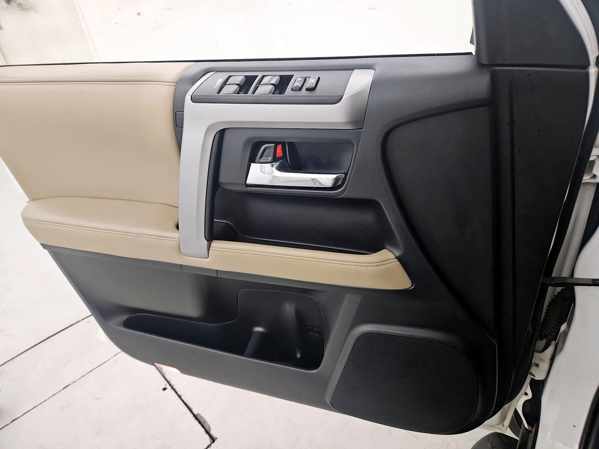 Thumbnail: 2014 Toyota 4Runner - 12