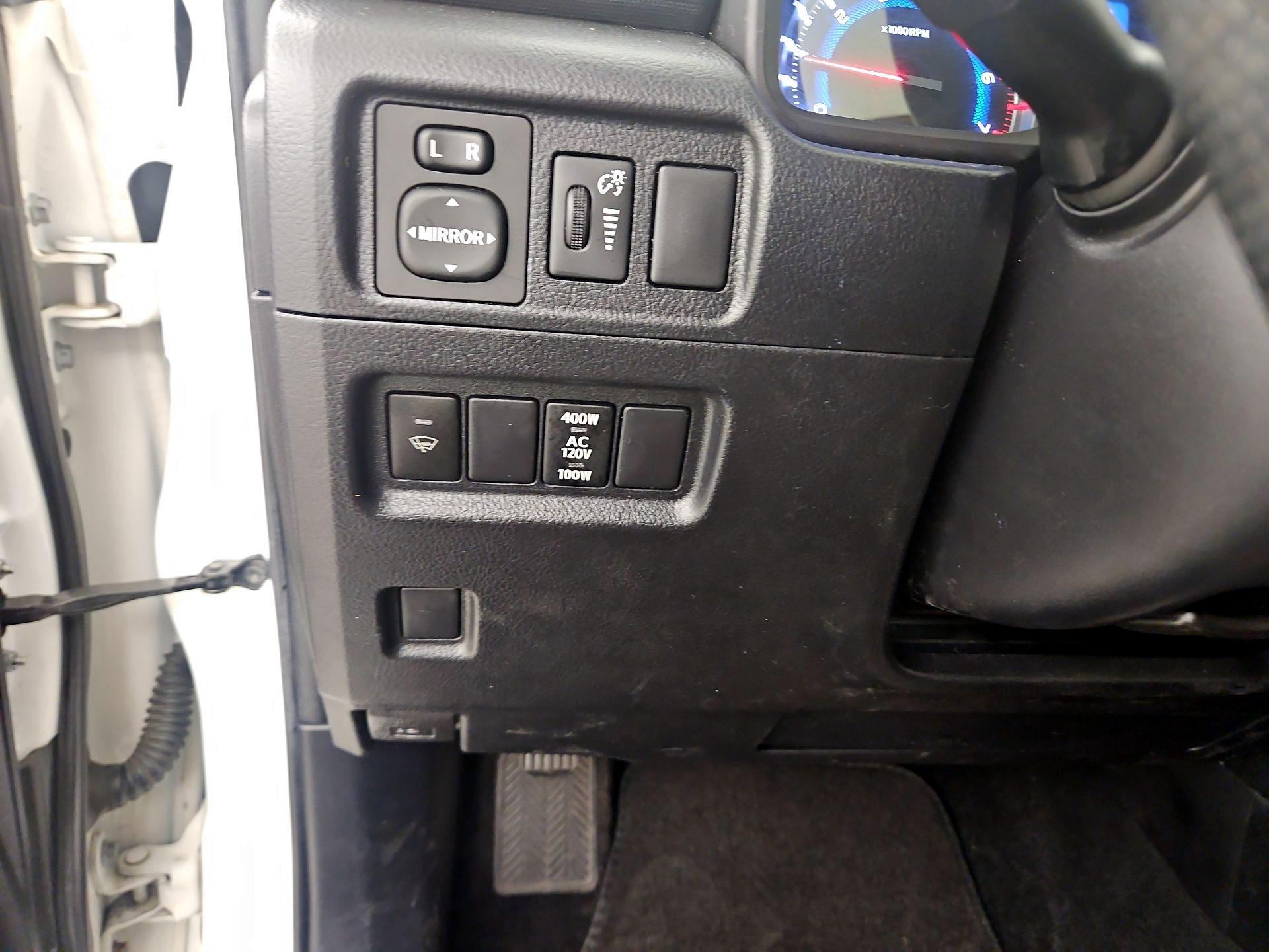 Thumbnail: 2014 Toyota 4Runner - 13