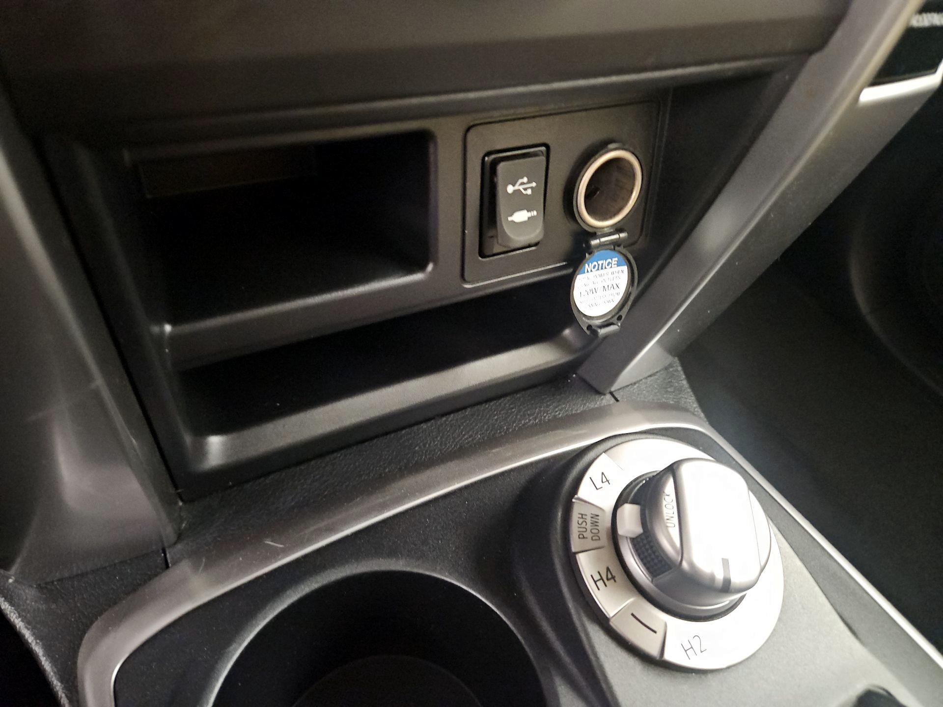 Thumbnail: 2014 Toyota 4Runner - 18