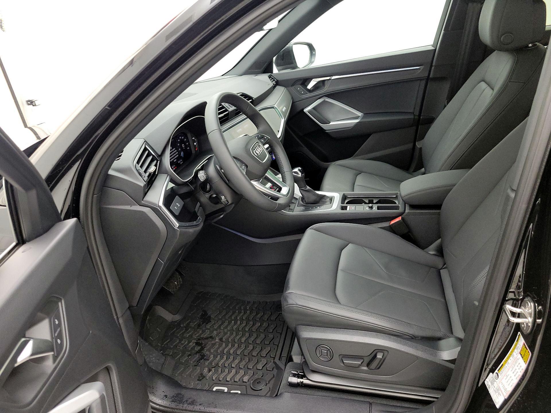 Thumbnail: 2025 Audi Q3 - 11