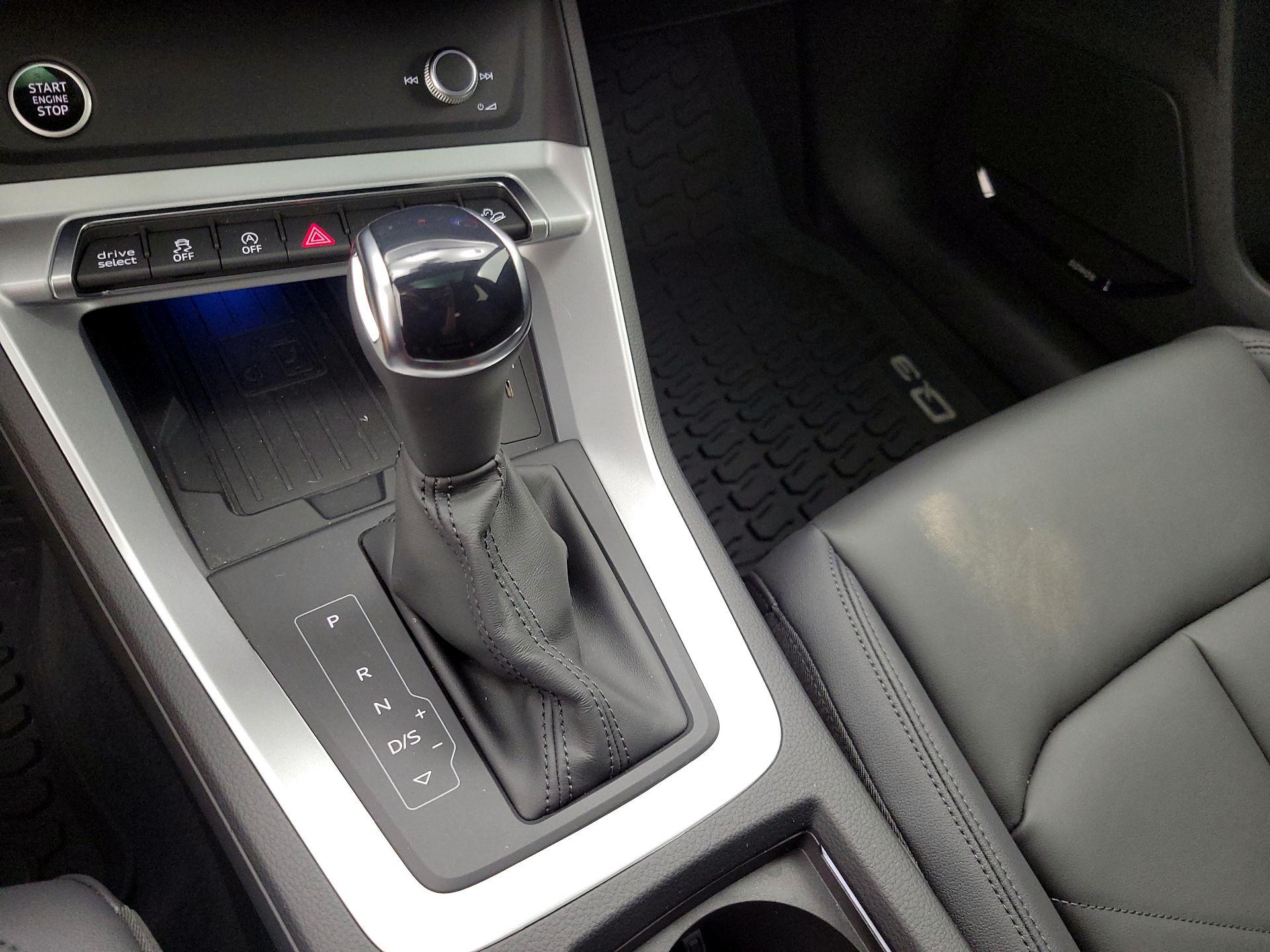 Thumbnail: 2025 Audi Q3 - 17